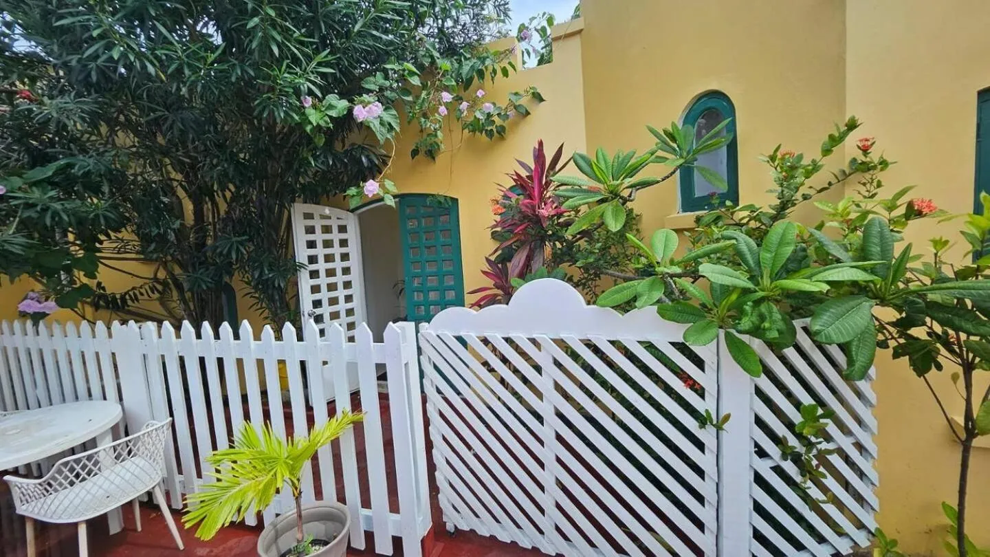 Seacastles by the beach/pool