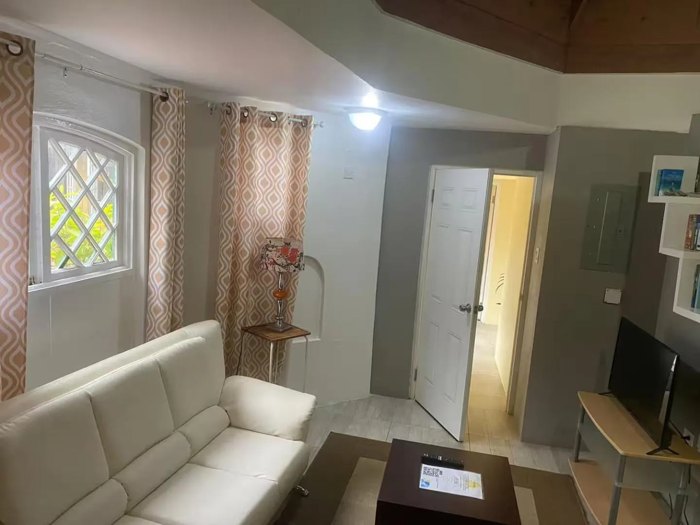 TV and multimedia in Seacastles by the beach/pool