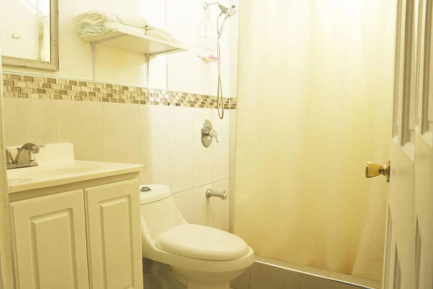 Shower in Seacastles by the beach/pool