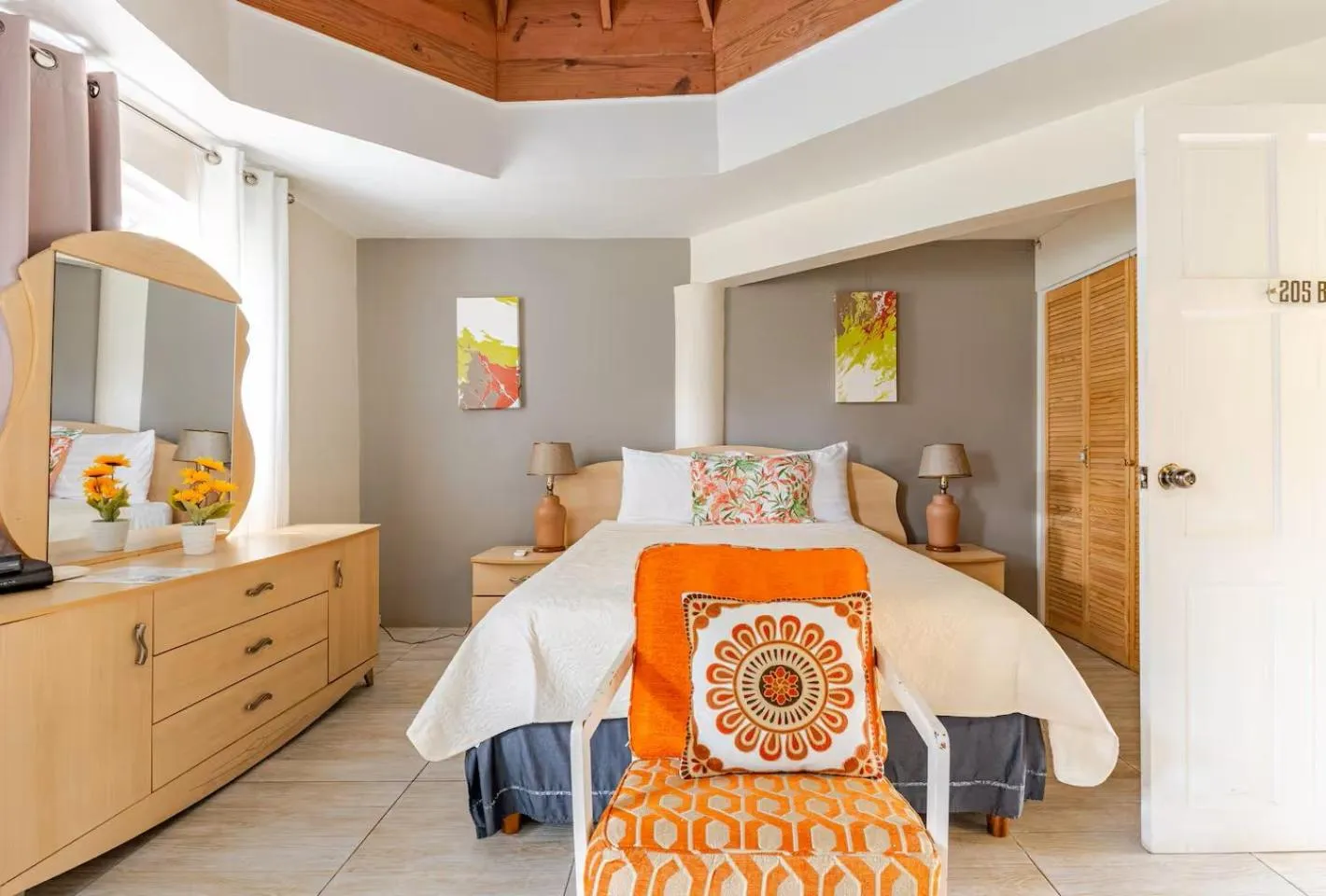 Bed in Seacastles by the beach/pool