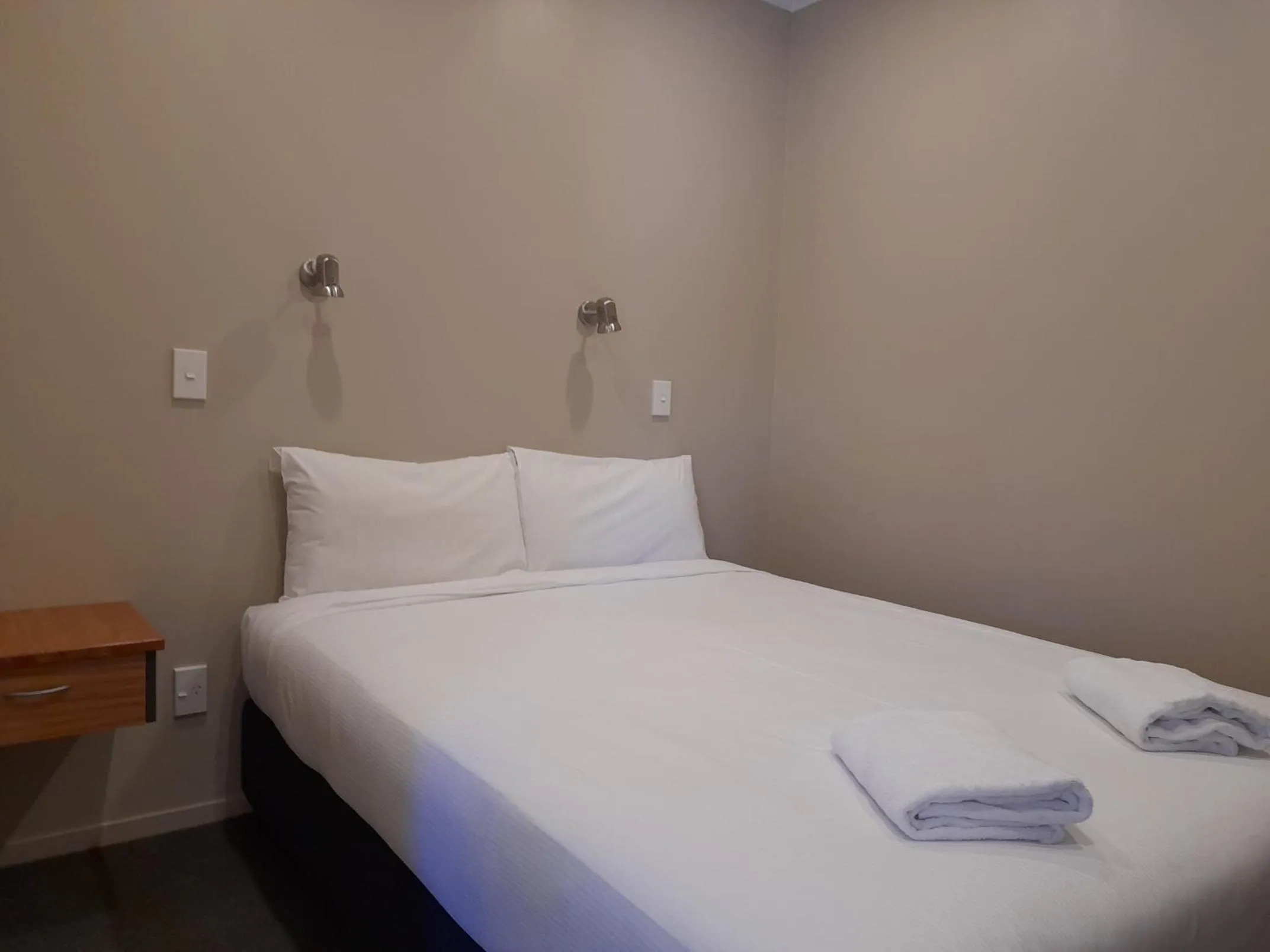 Bedroom, Bed in Tongariro Junction Accommodation