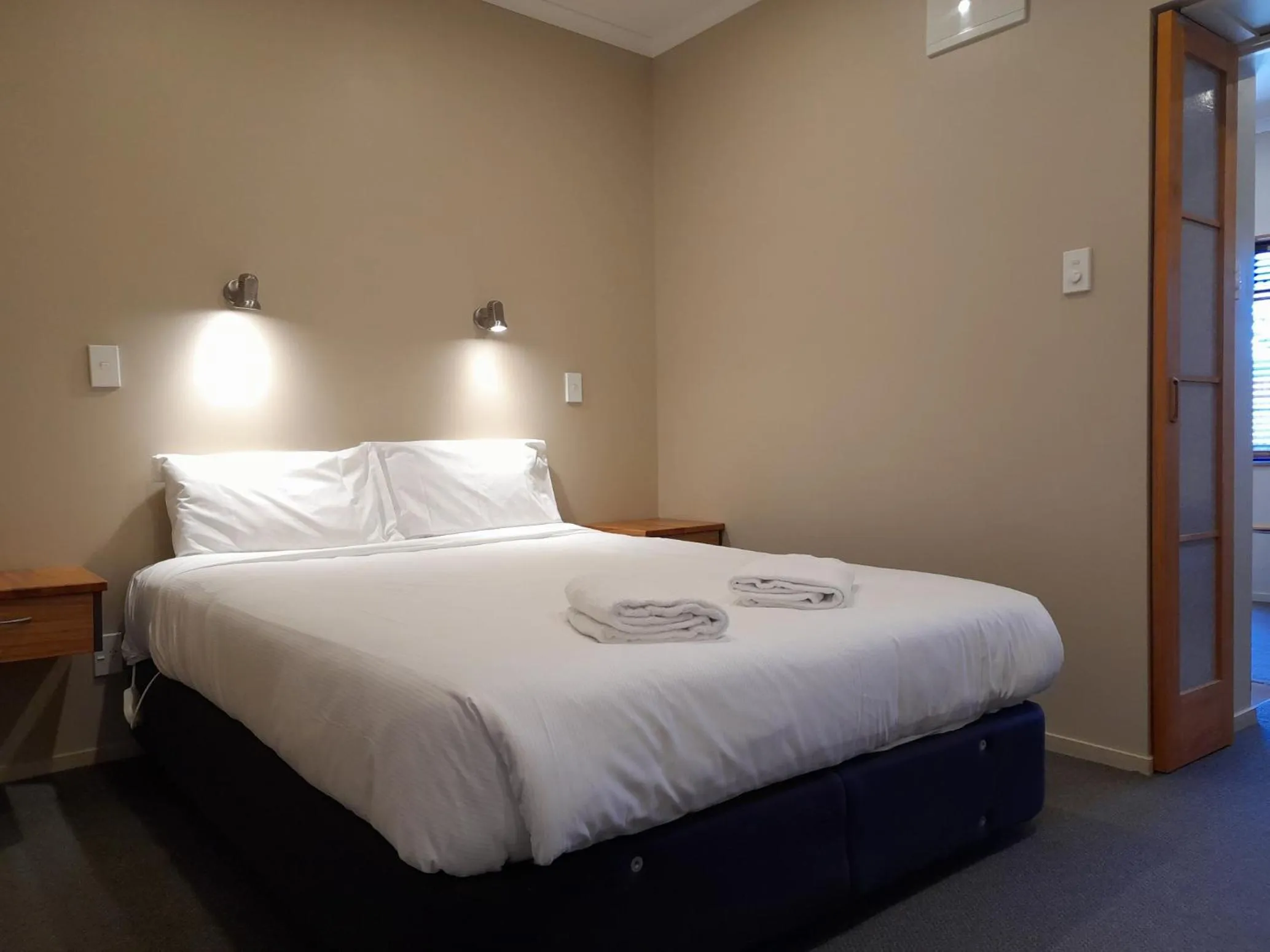 Bedroom, Bed in Tongariro Junction Accommodation