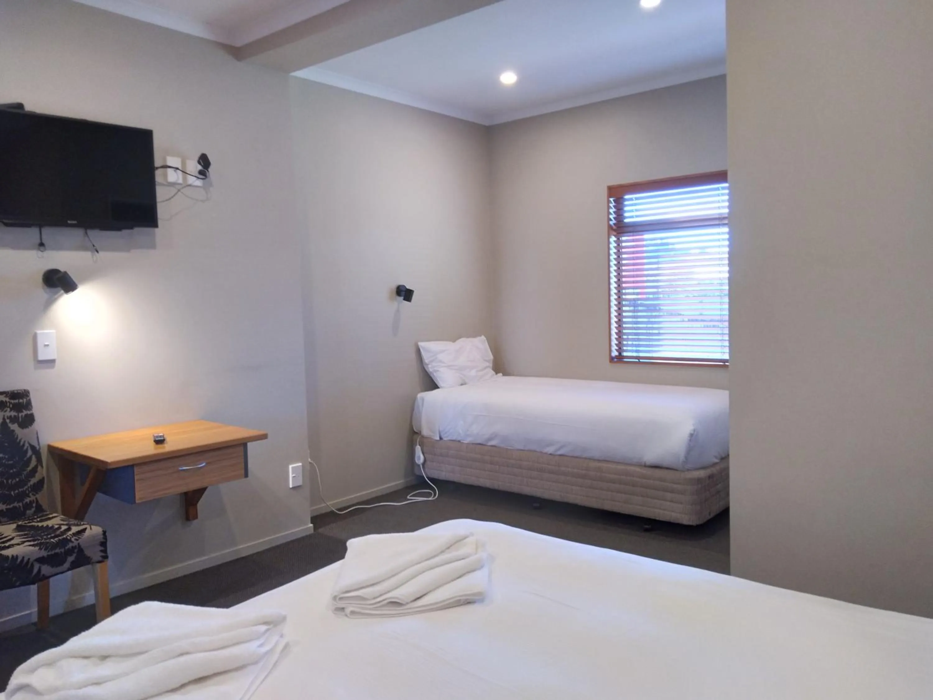 Bedroom, Bed in Tongariro Junction Accommodation