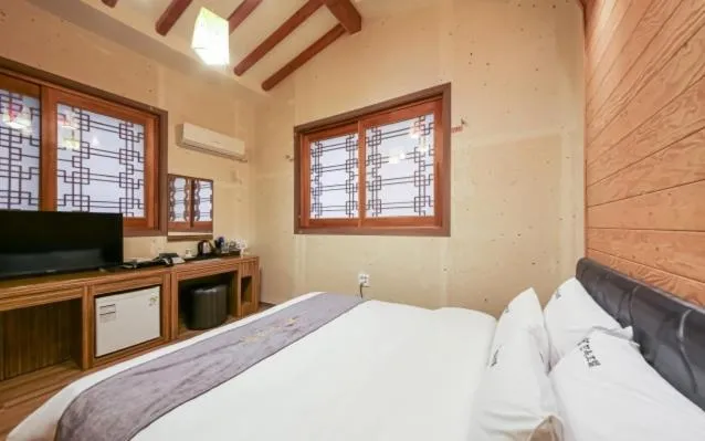 TV/Entertainment Center in Jeonju Hanok Hotel Kung