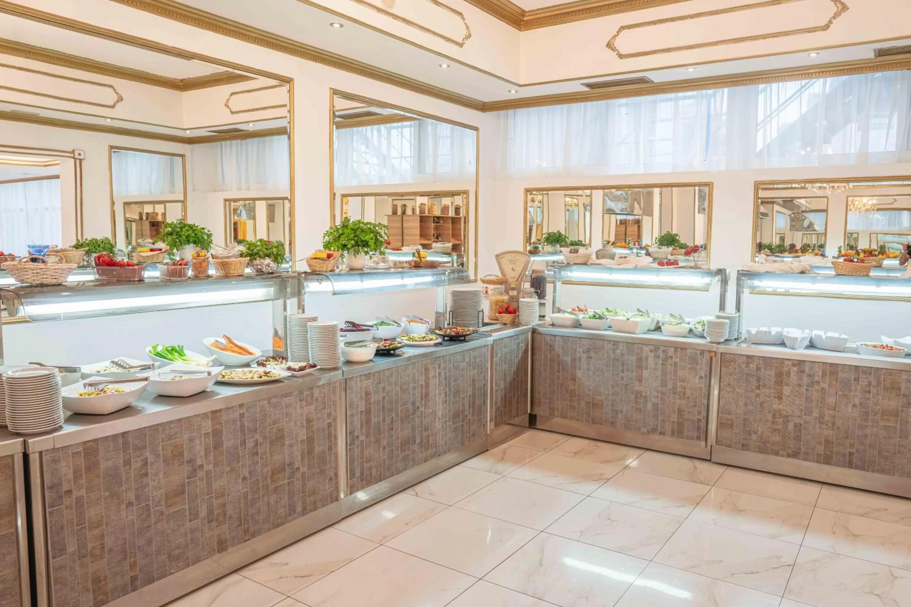 Restaurant/places to eat in Hotel Horizont