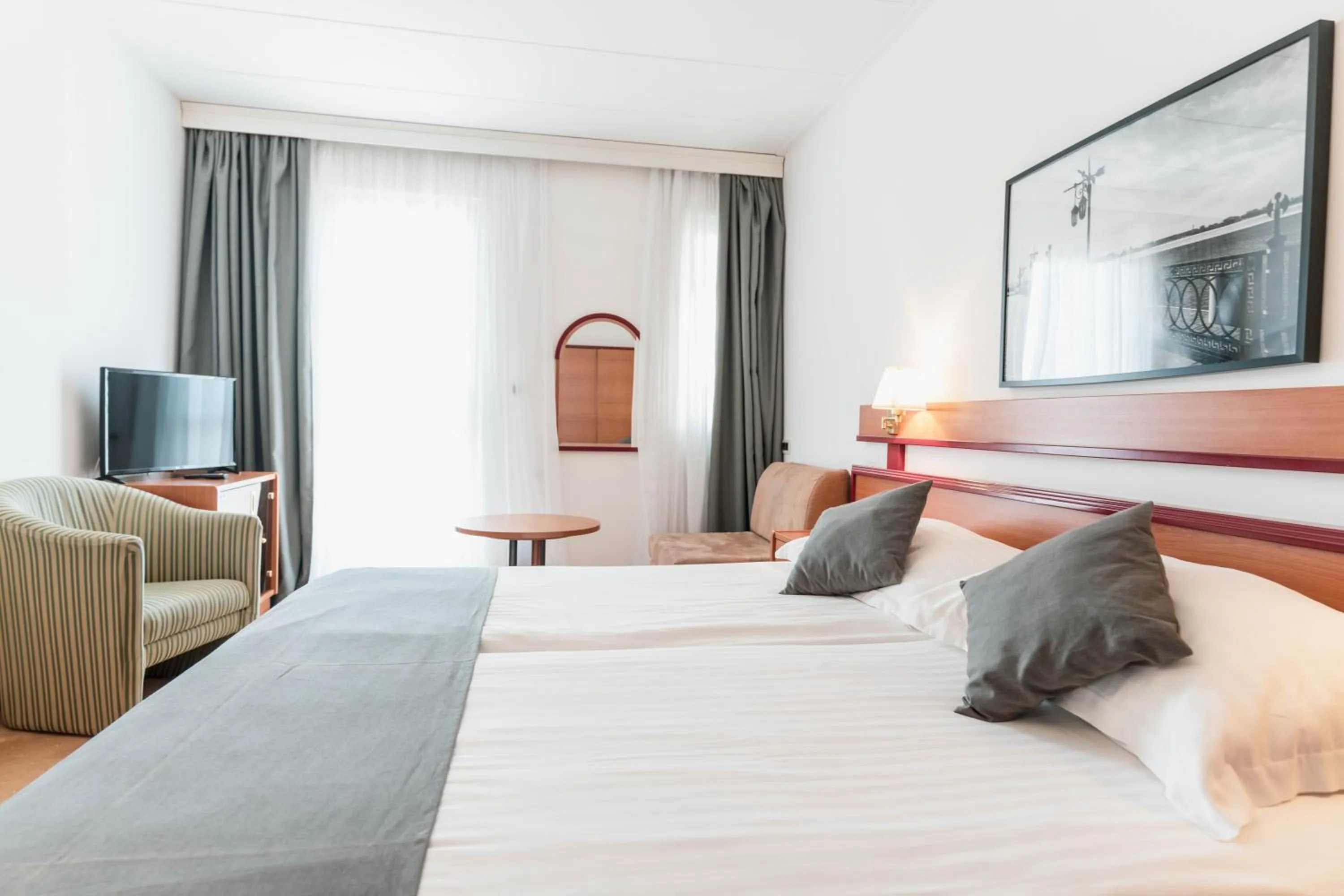 Photo of the whole room, Bed in Hotel Horizont