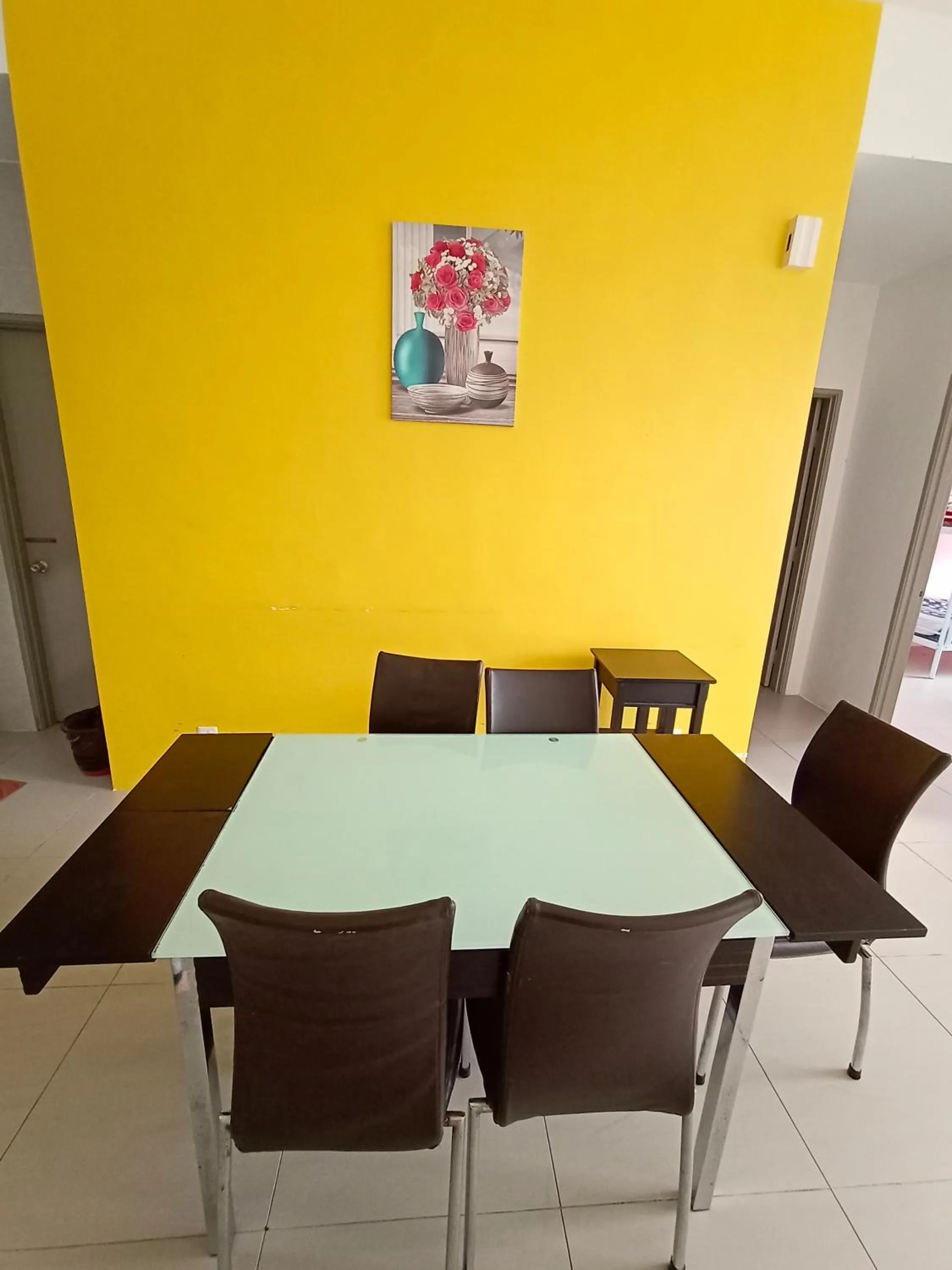 Two-Bedroom Apartment in Cameron's Square Apartment