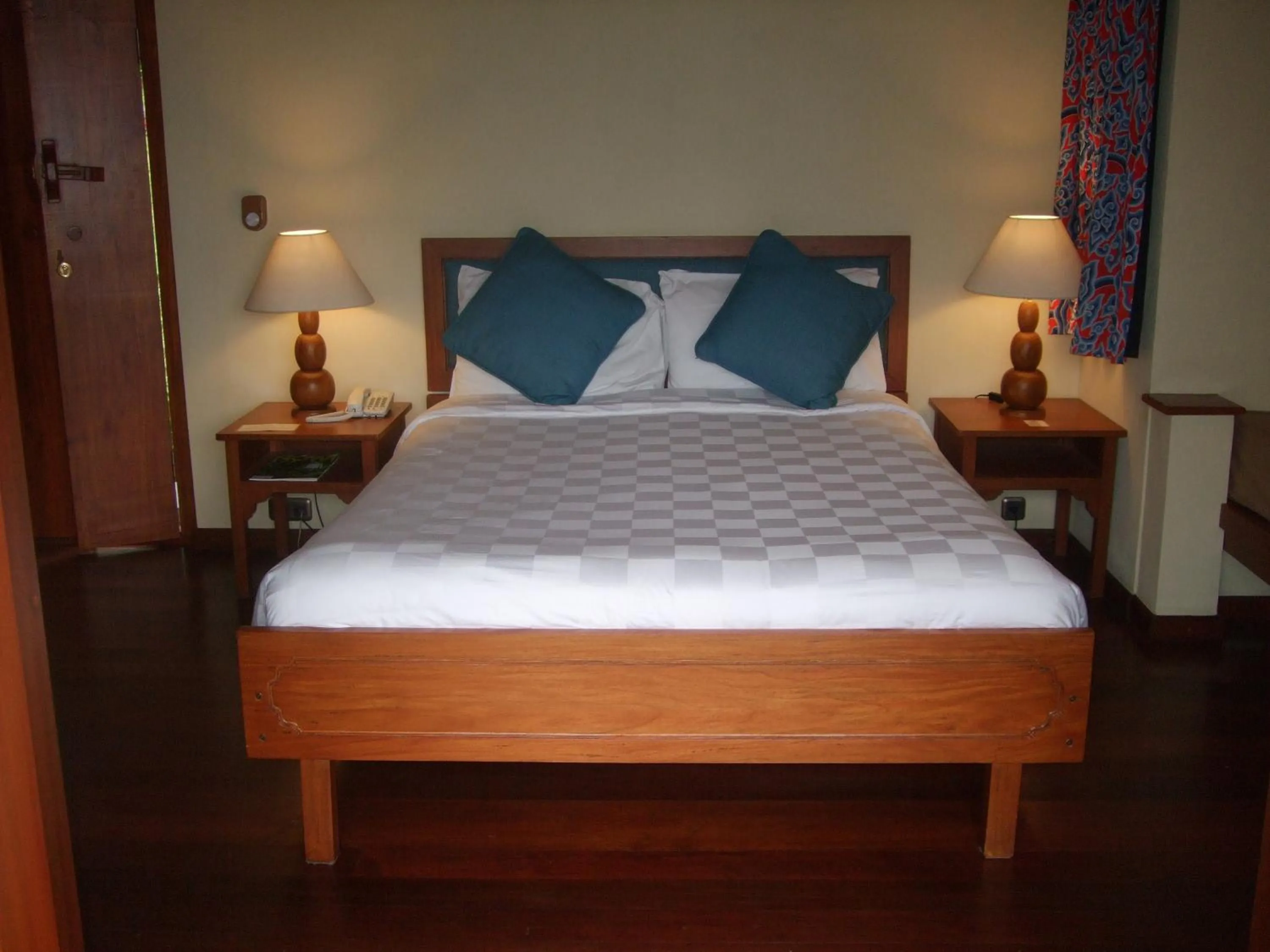 Photo of the whole room, Bed in Strawberry Hill Hotel & Restaurant