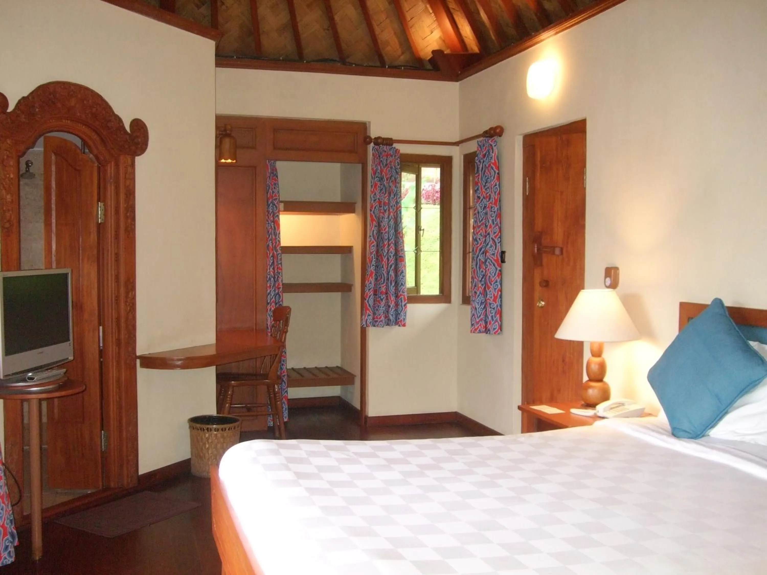 Photo of the whole room, Bed in Strawberry Hill Hotel & Restaurant