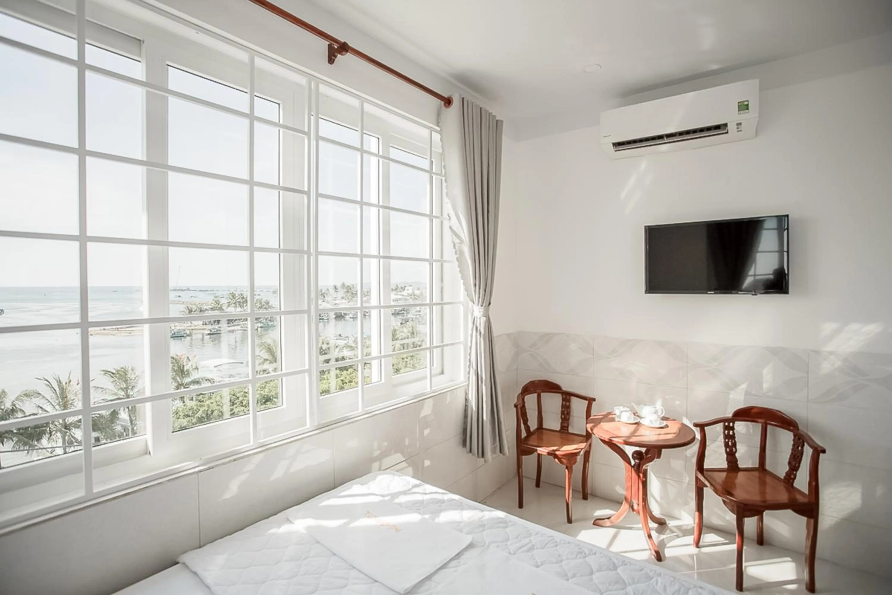 Sea view, Bed in Phu Hong Hotel