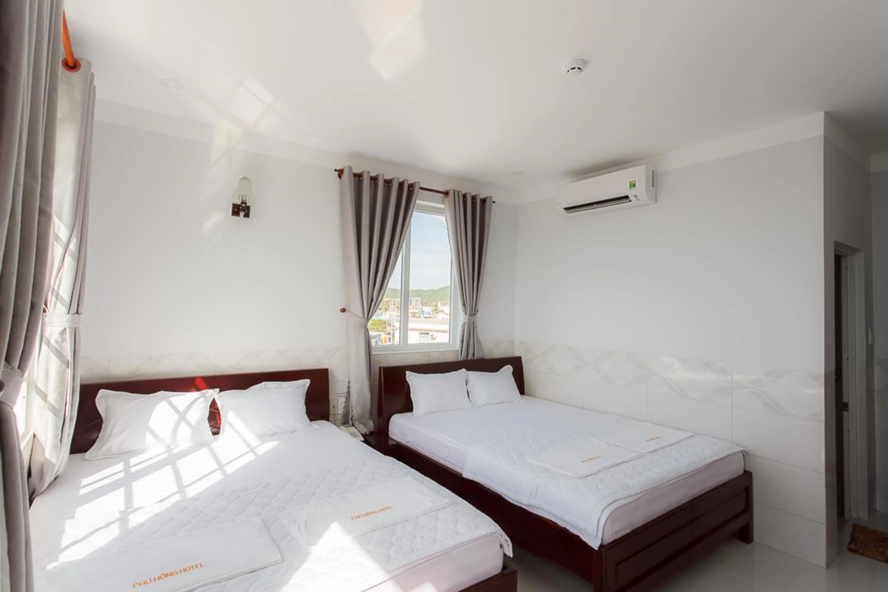 River view, Bed in Phu Hong Hotel