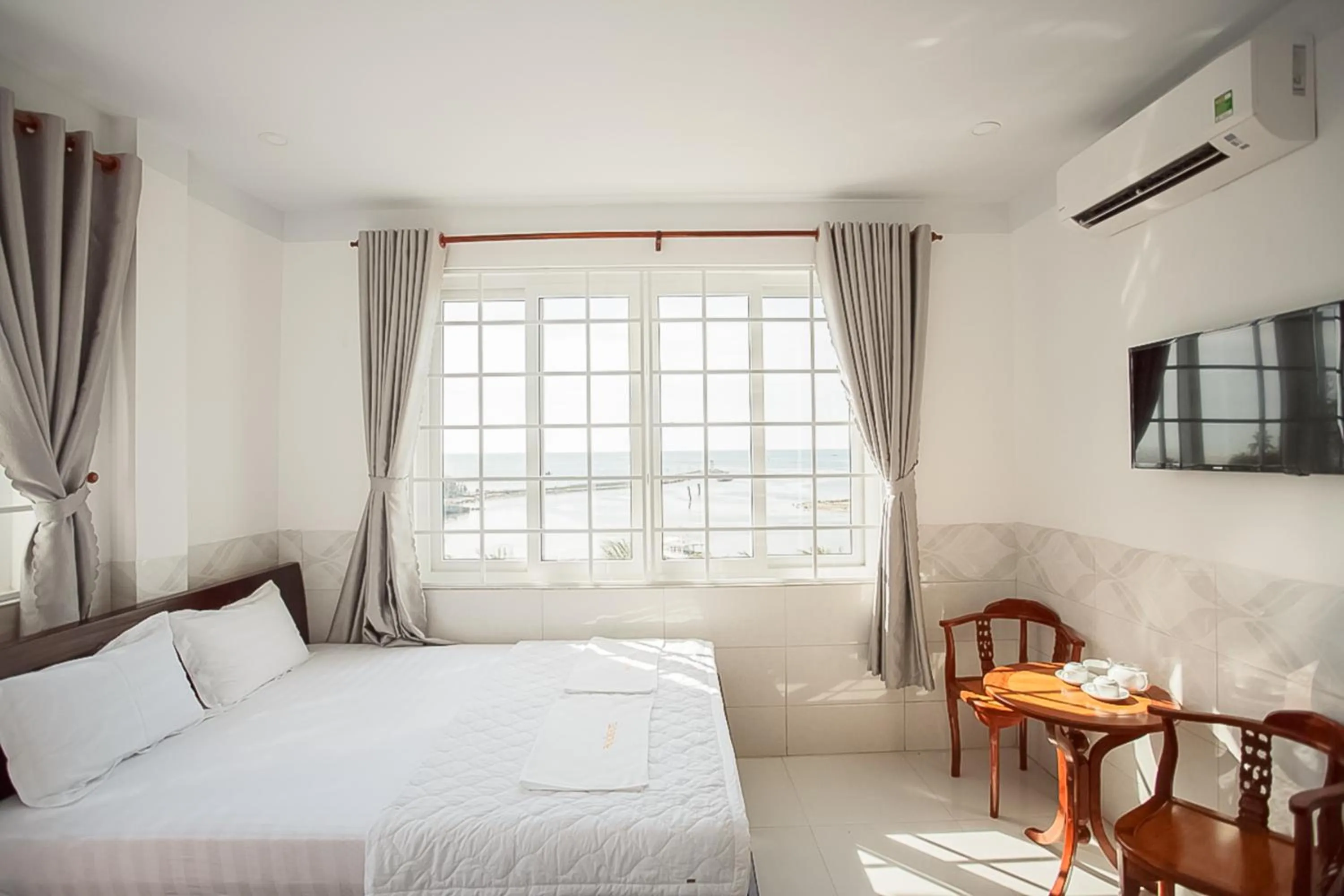 Sea view, Bed in Phu Hong Hotel