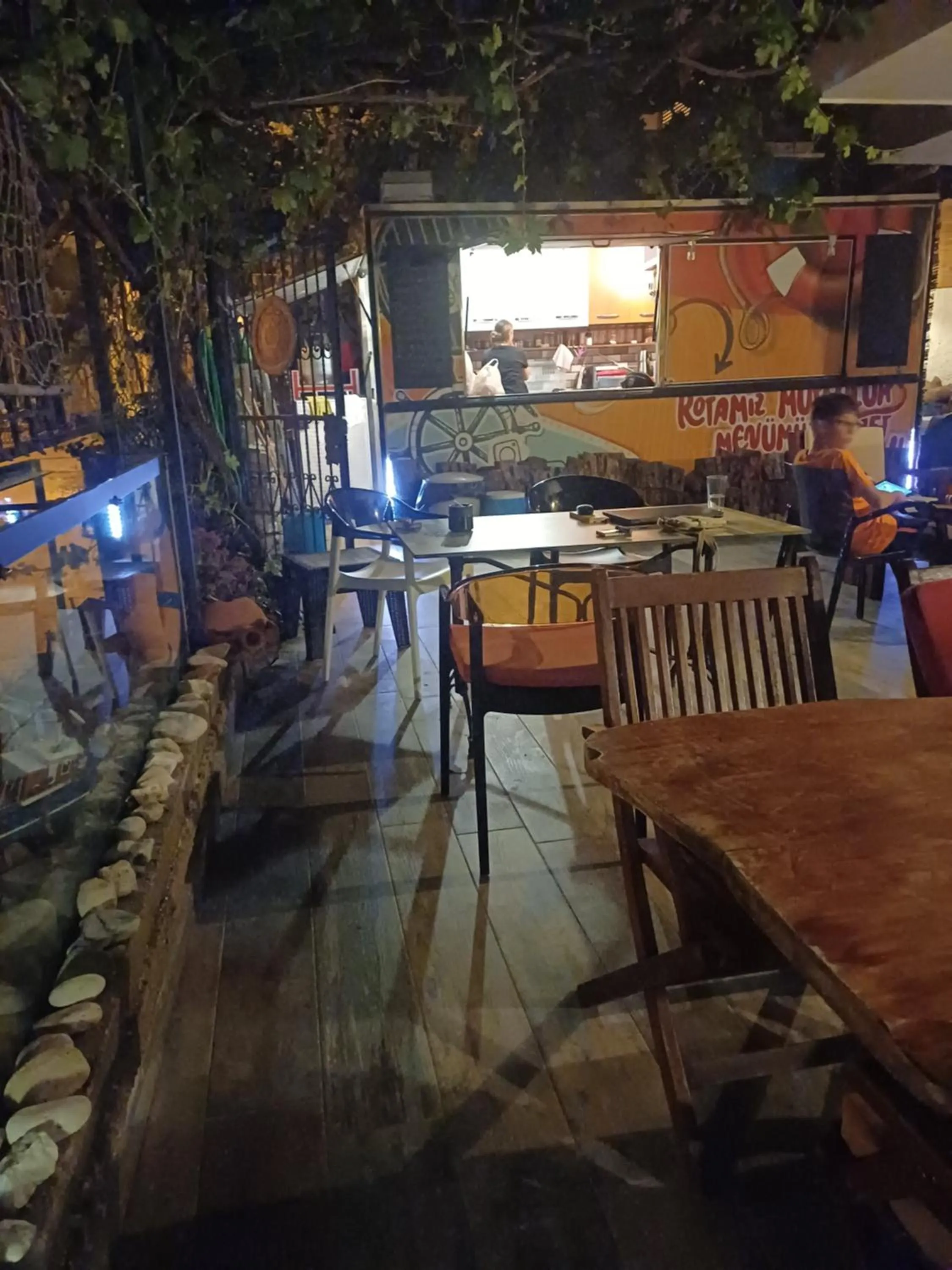 Restaurant/places to eat in Balim Sultany