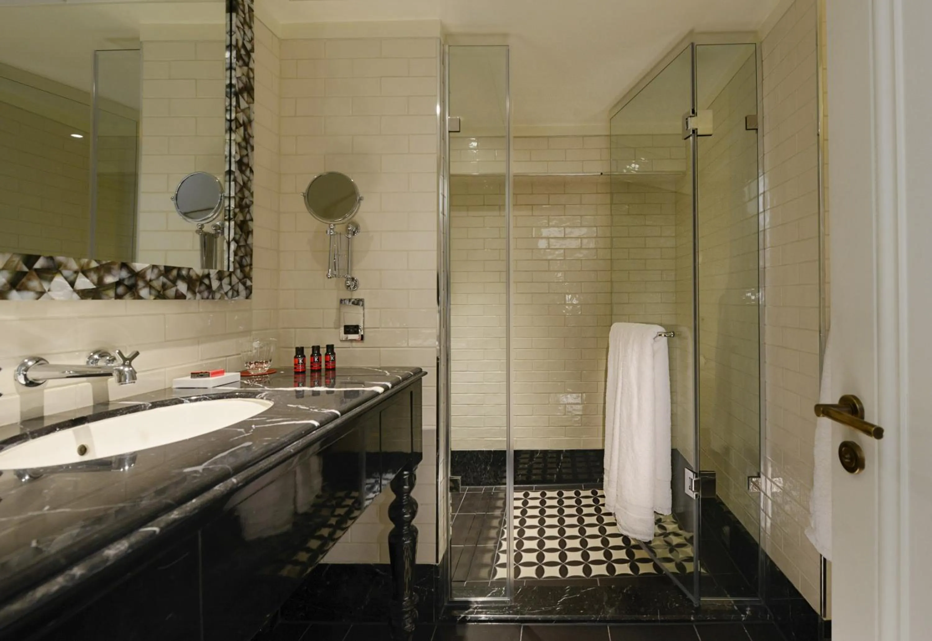 Shower in The LaLit London
