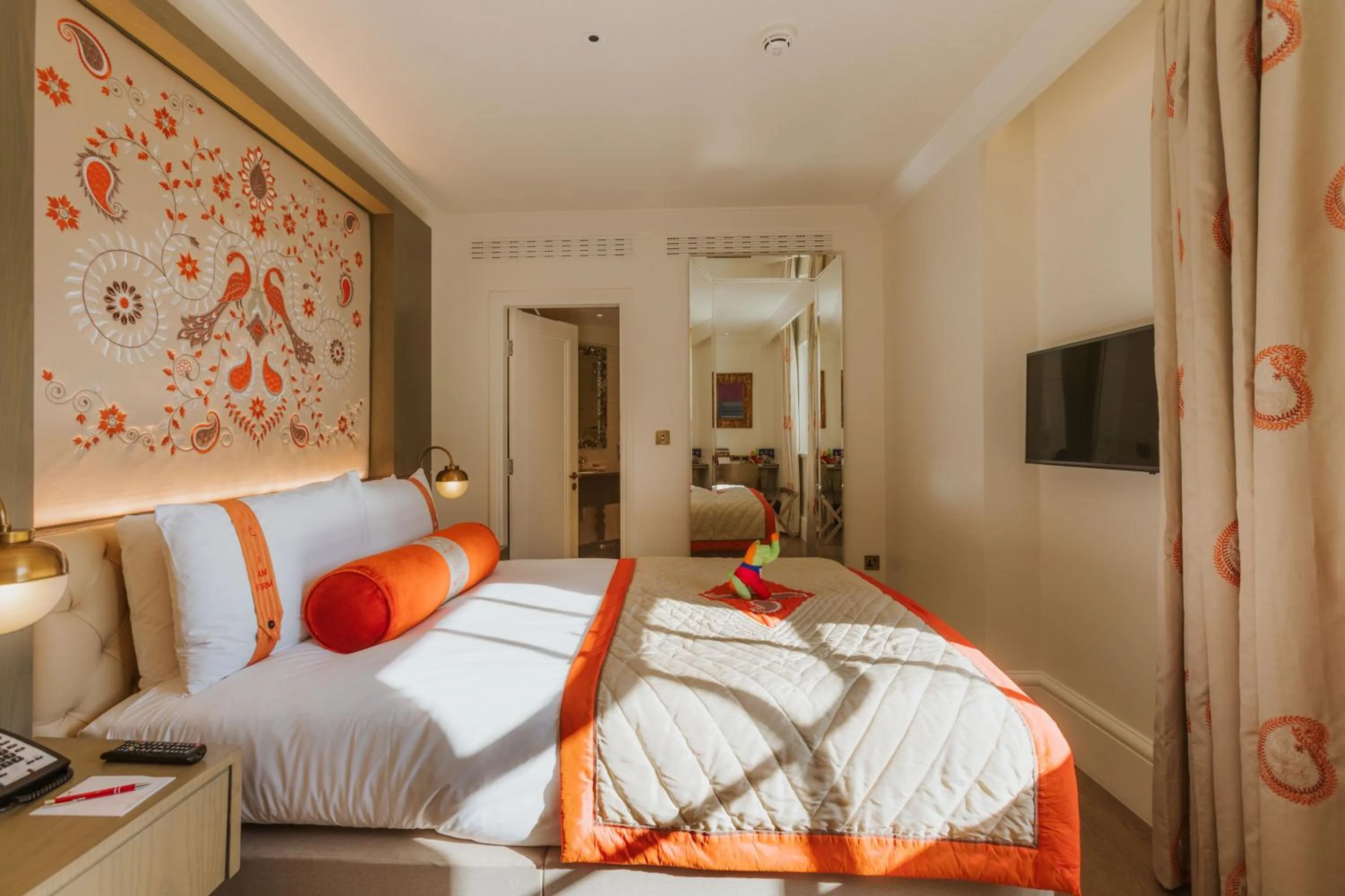 Bedroom, Bed in The LaLit London