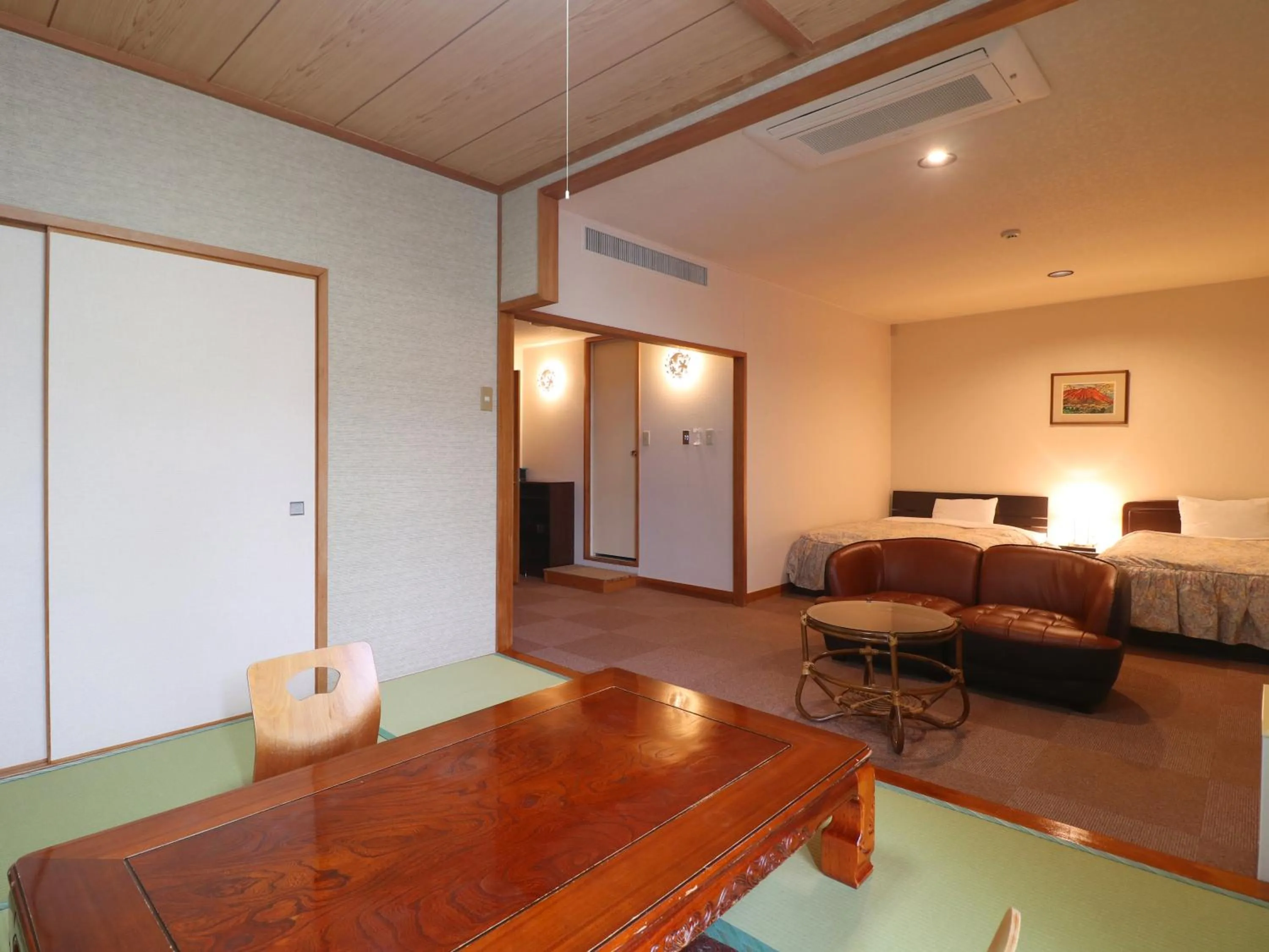 Photo of the whole room, Bed in Shugyoku no Yu Yakushido Onsen