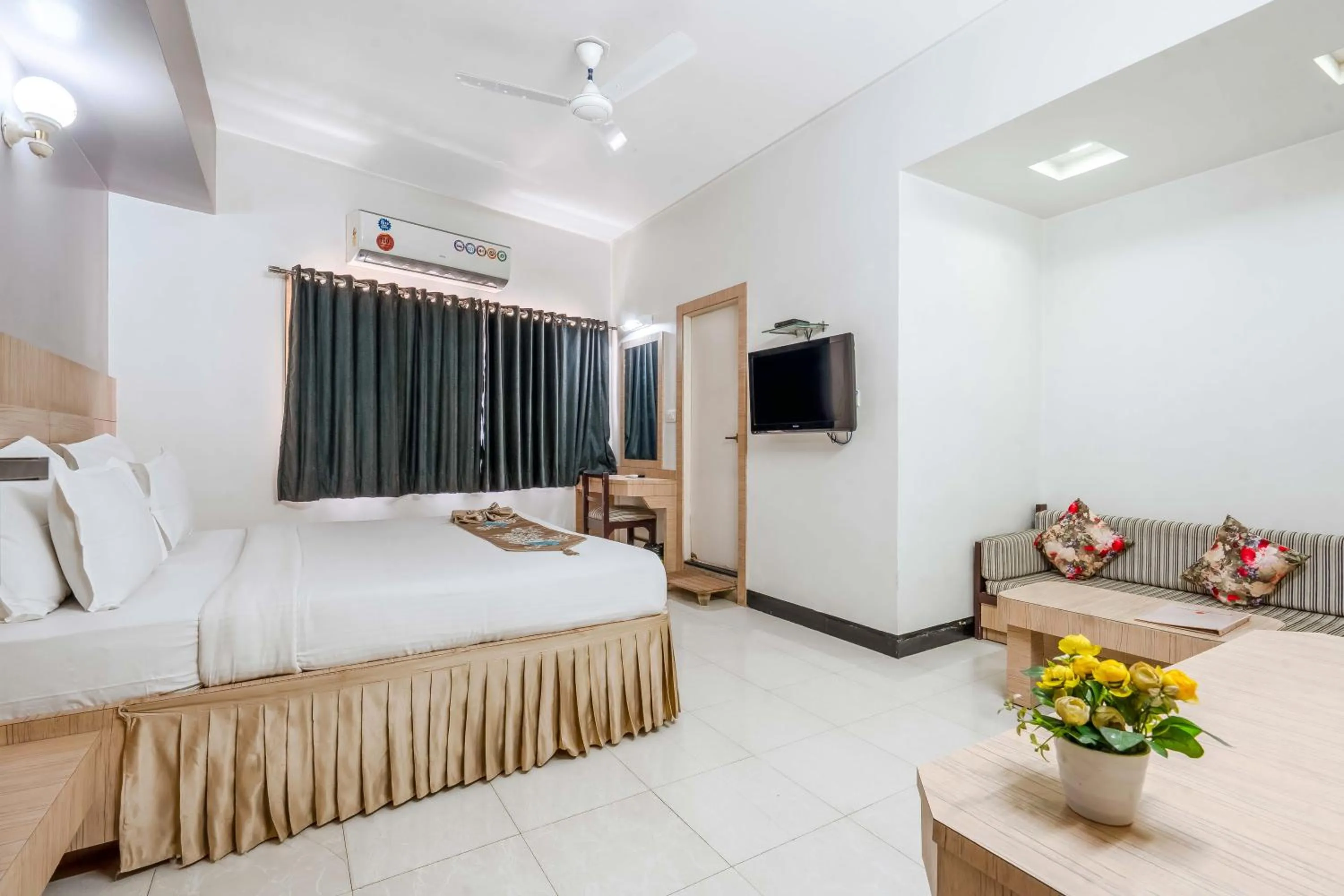 Bed in Hotel Ashish Palace