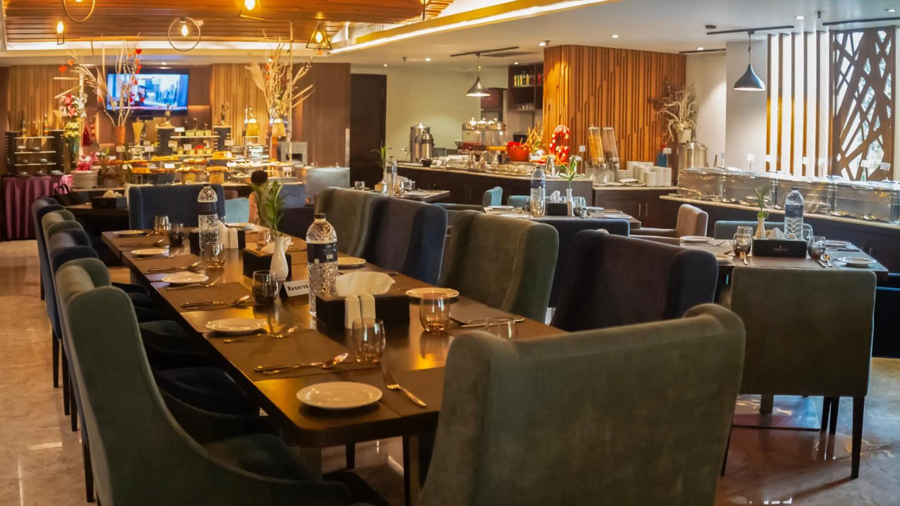 Restaurant/places to eat in Hotel The Grandmark-Dhaka