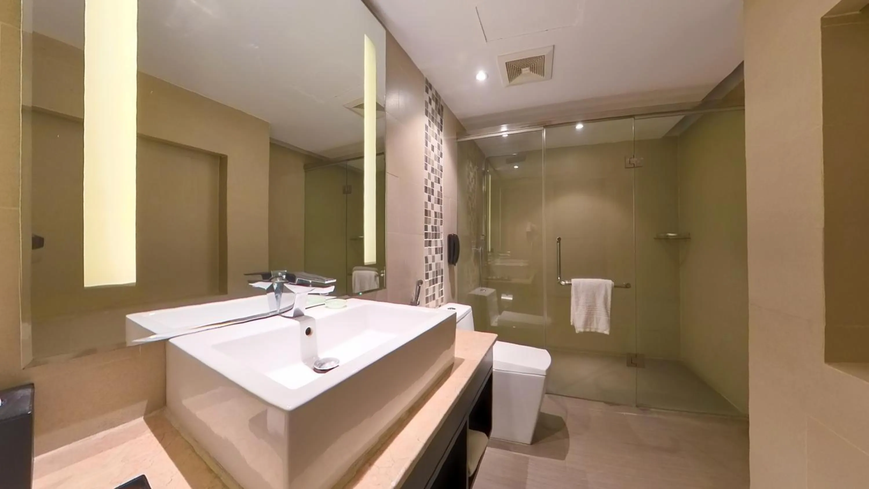 Bathroom in Hotel The Grandmark-Dhaka