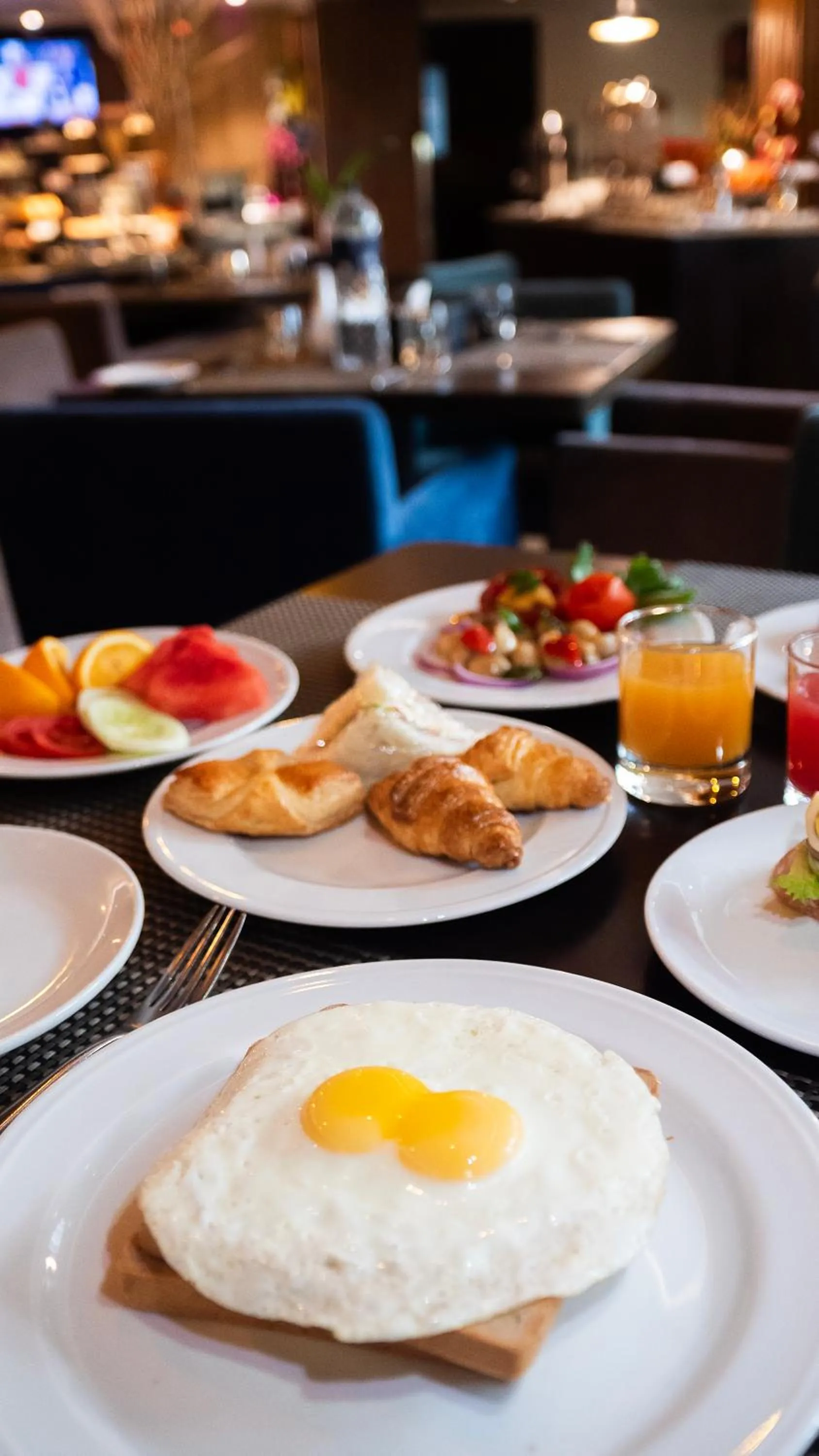 Restaurant/places to eat in Hotel The Grandmark-Dhaka