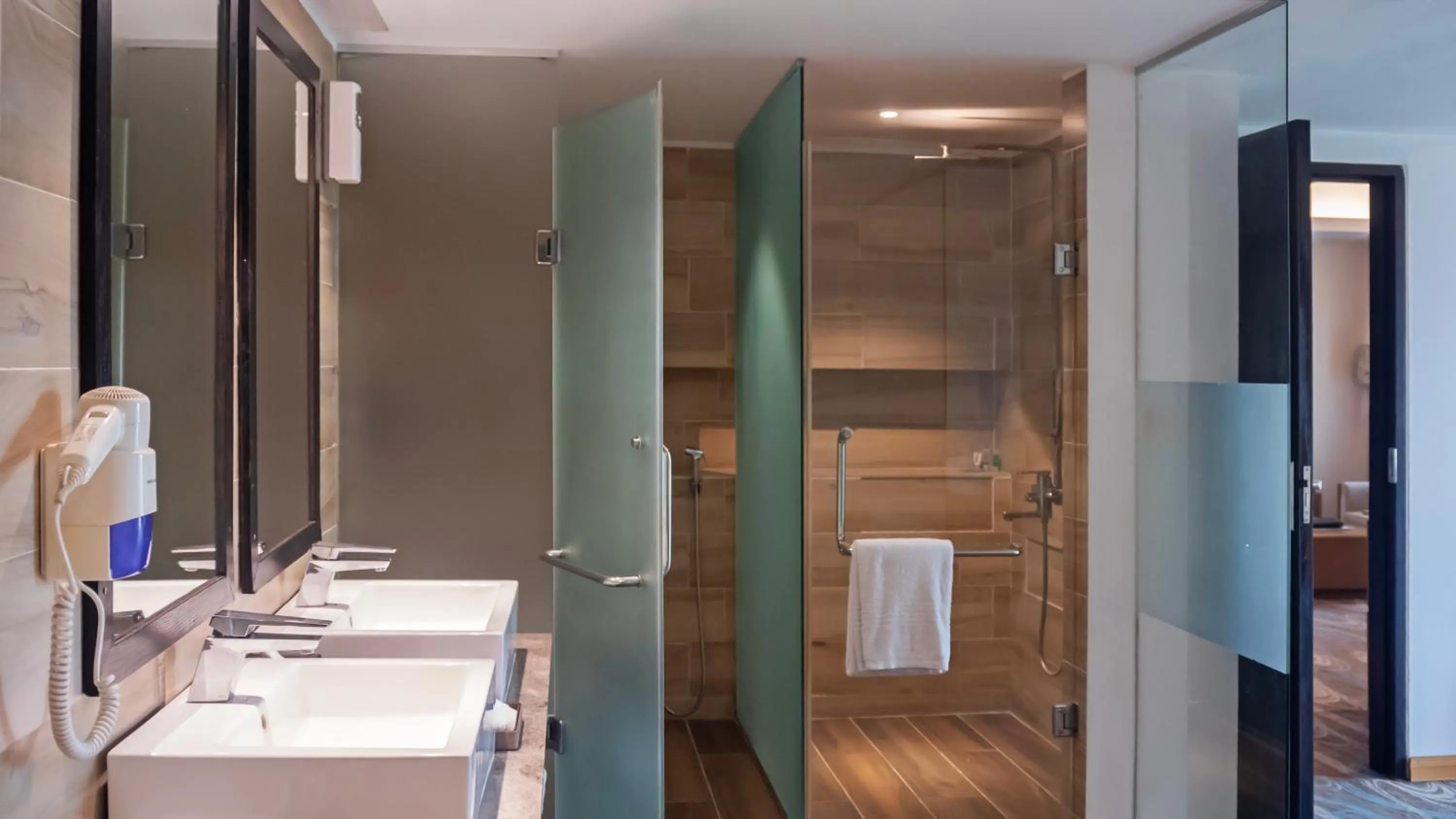 Shower in Hotel The Grandmark-Dhaka