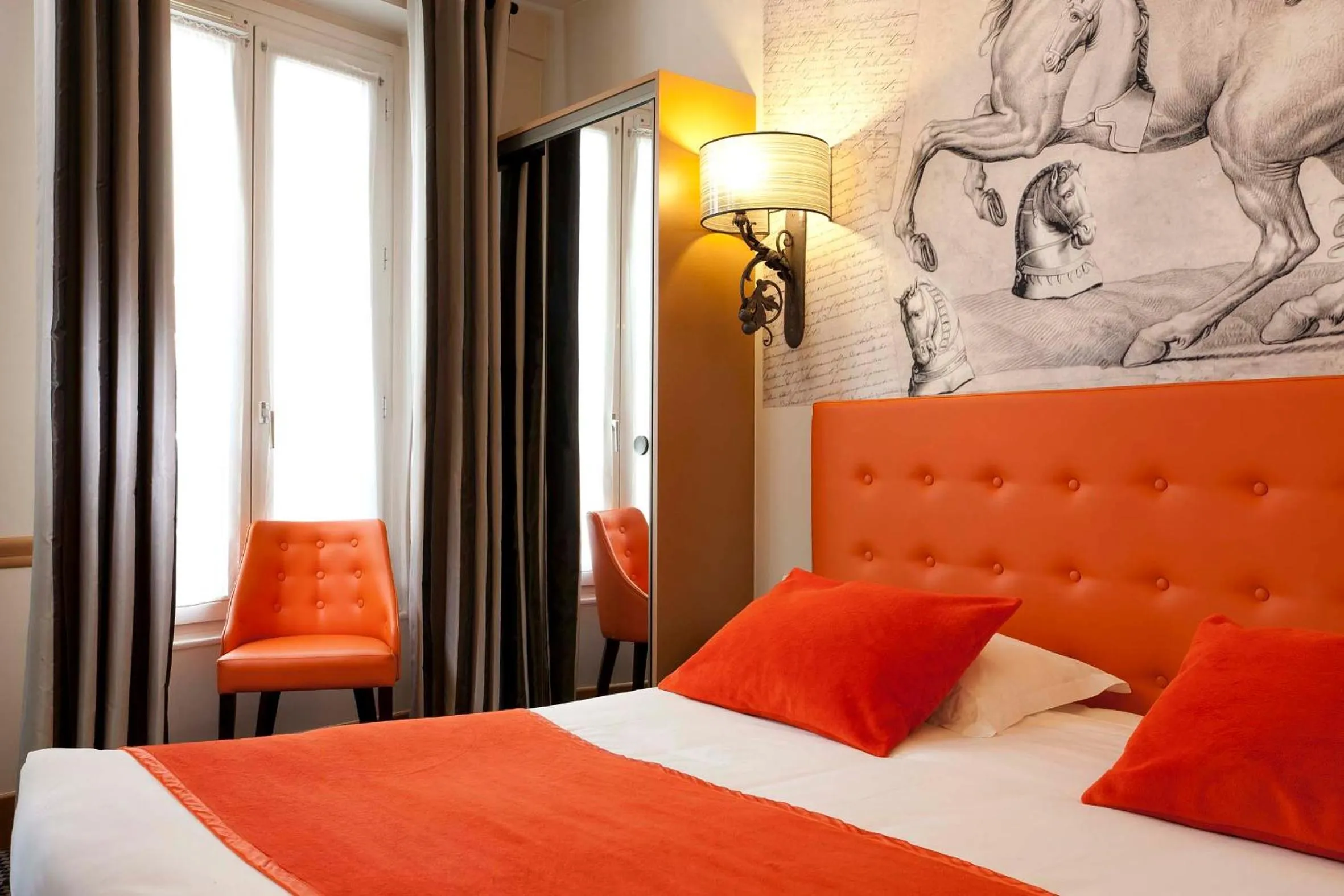 Photo of the whole room, Bed in Hôtel des Ducs D'Anjou