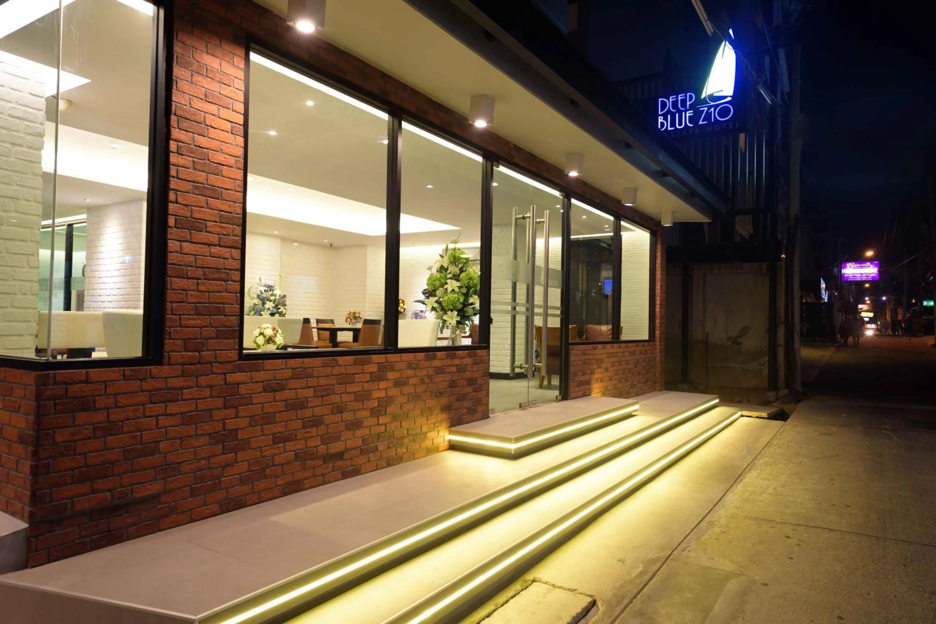 Facade/entrance in Deep Blue Z10