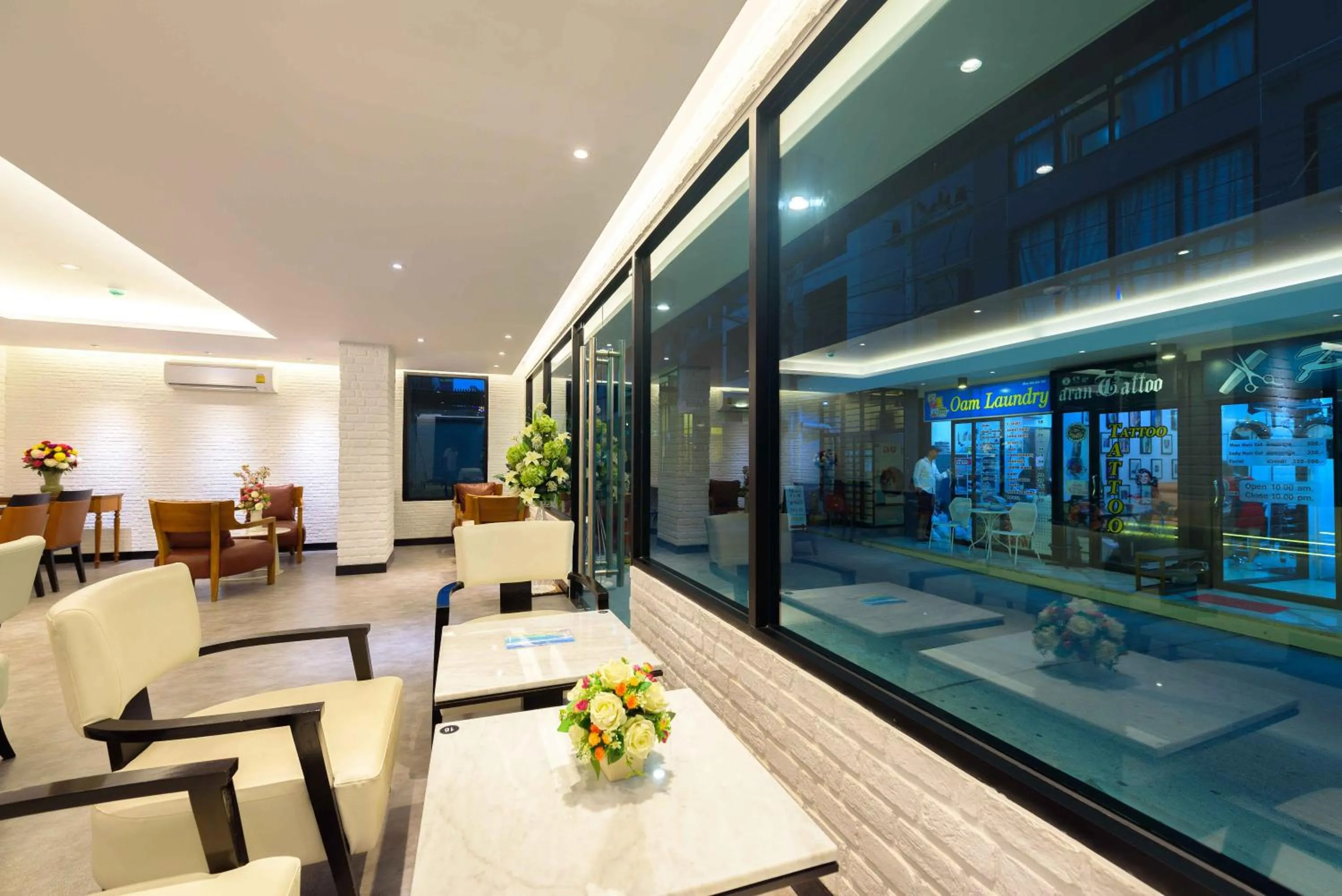 Restaurant/places to eat in Deep Blue Z10