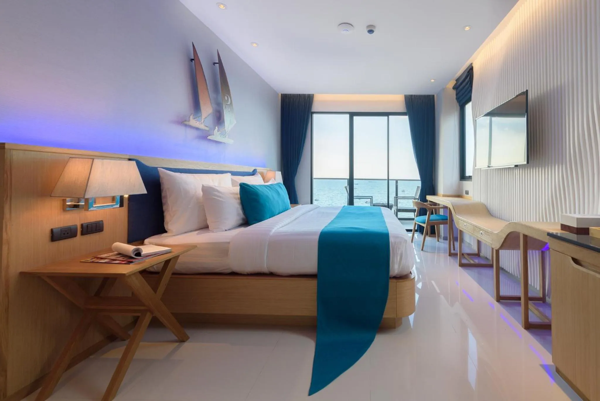 Bedroom, Bed in Deep Blue Z10