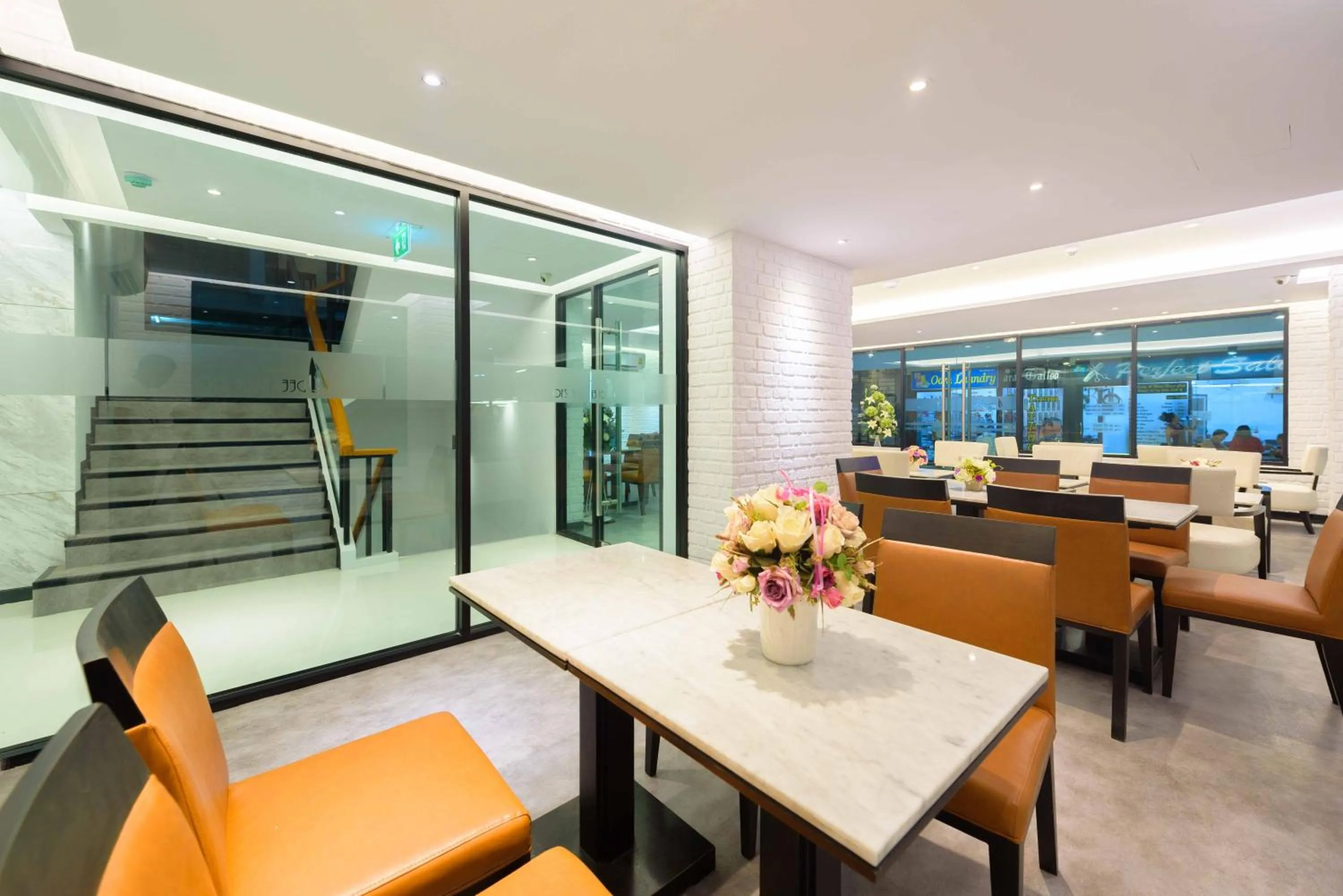 Restaurant/places to eat in Deep Blue Z10