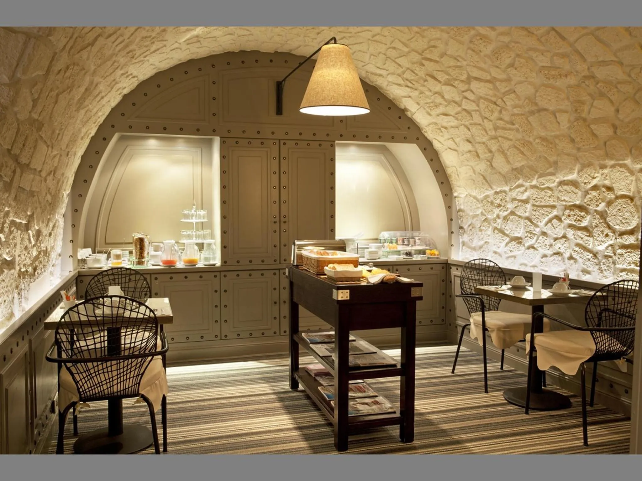 Restaurant/places to eat in Hôtel Thérèse