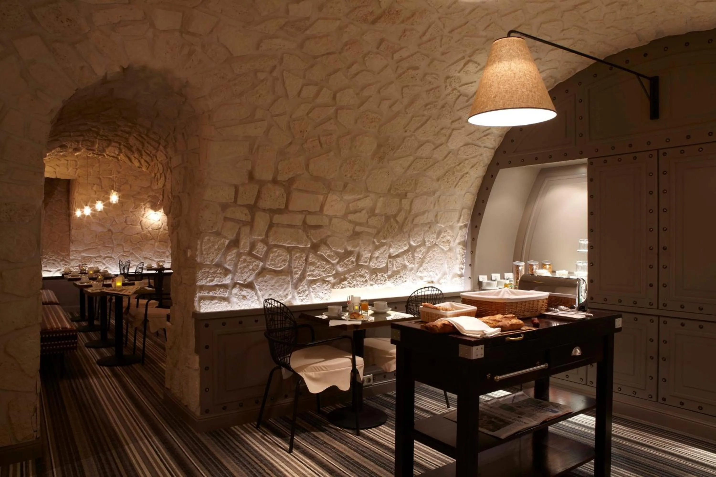 Restaurant/places to eat in Hôtel Thérèse