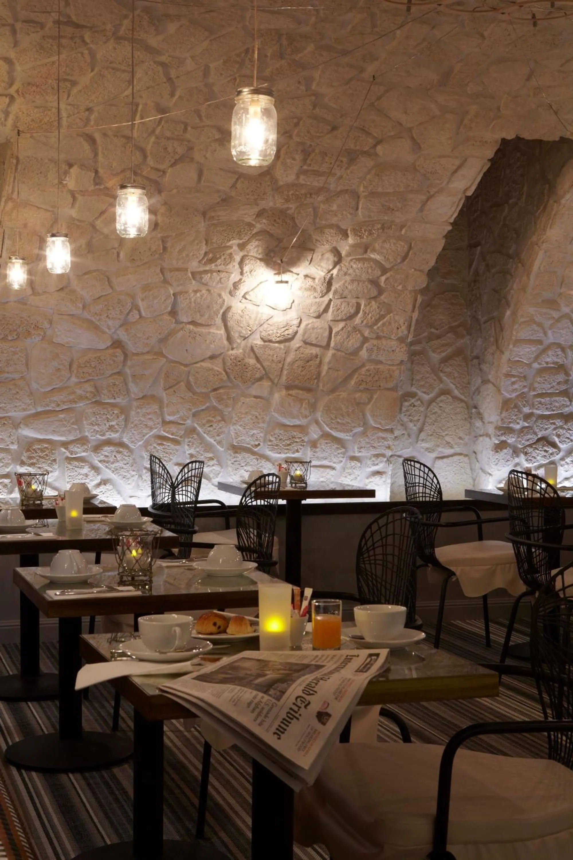 Restaurant/places to eat in Hôtel Thérèse