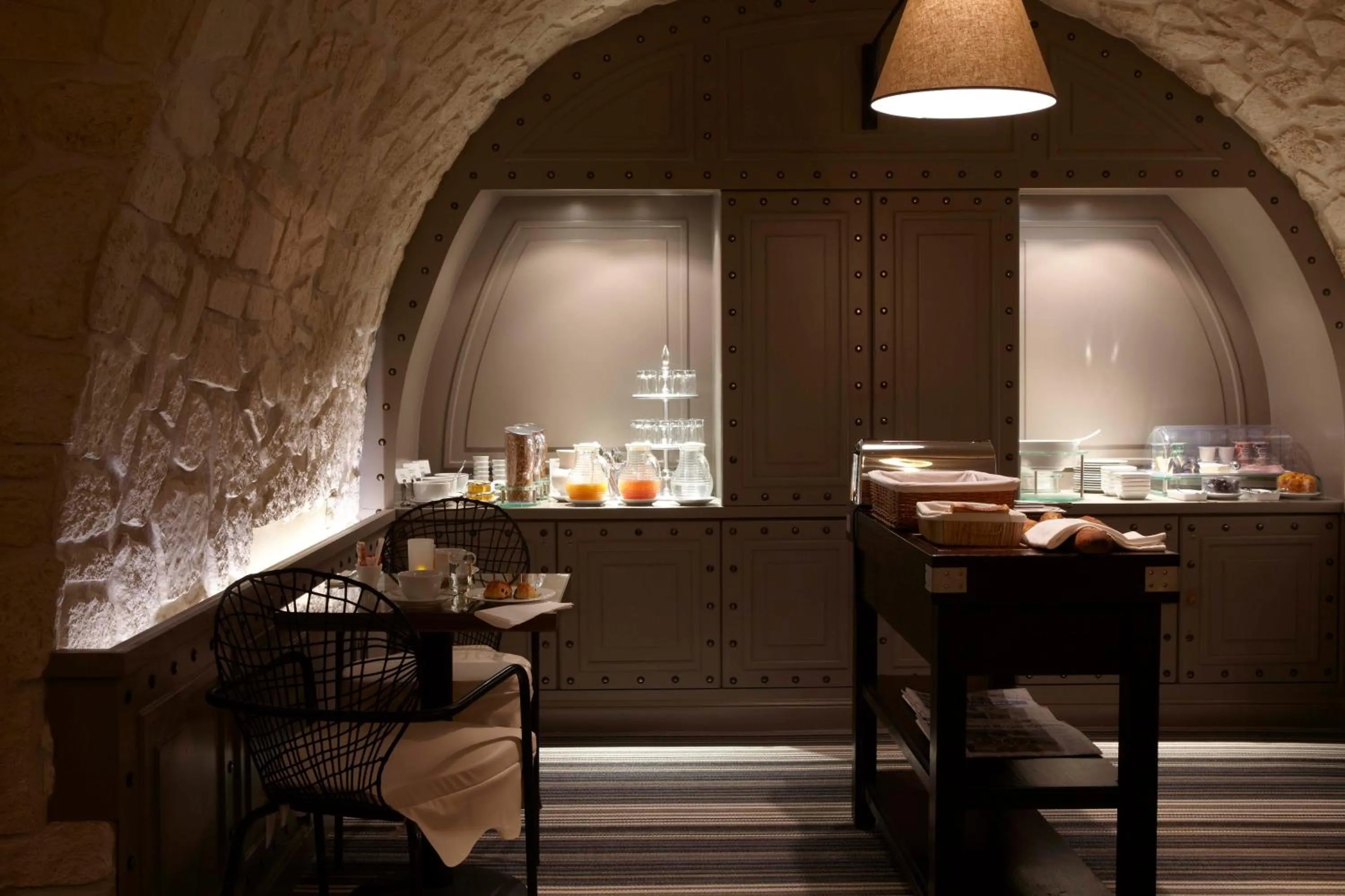 Restaurant/places to eat in Hôtel Thérèse