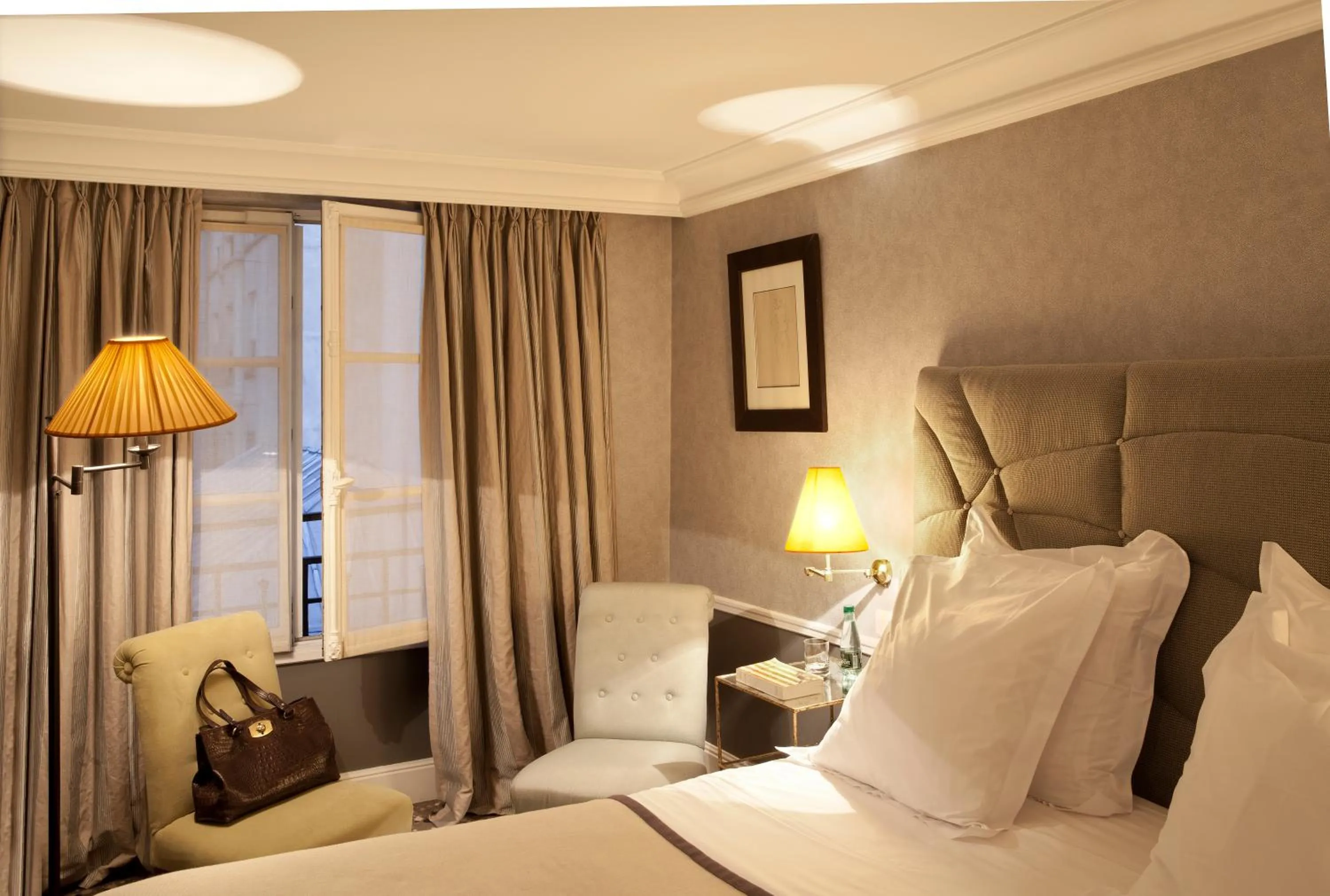 Bed in Hôtel Thérèse