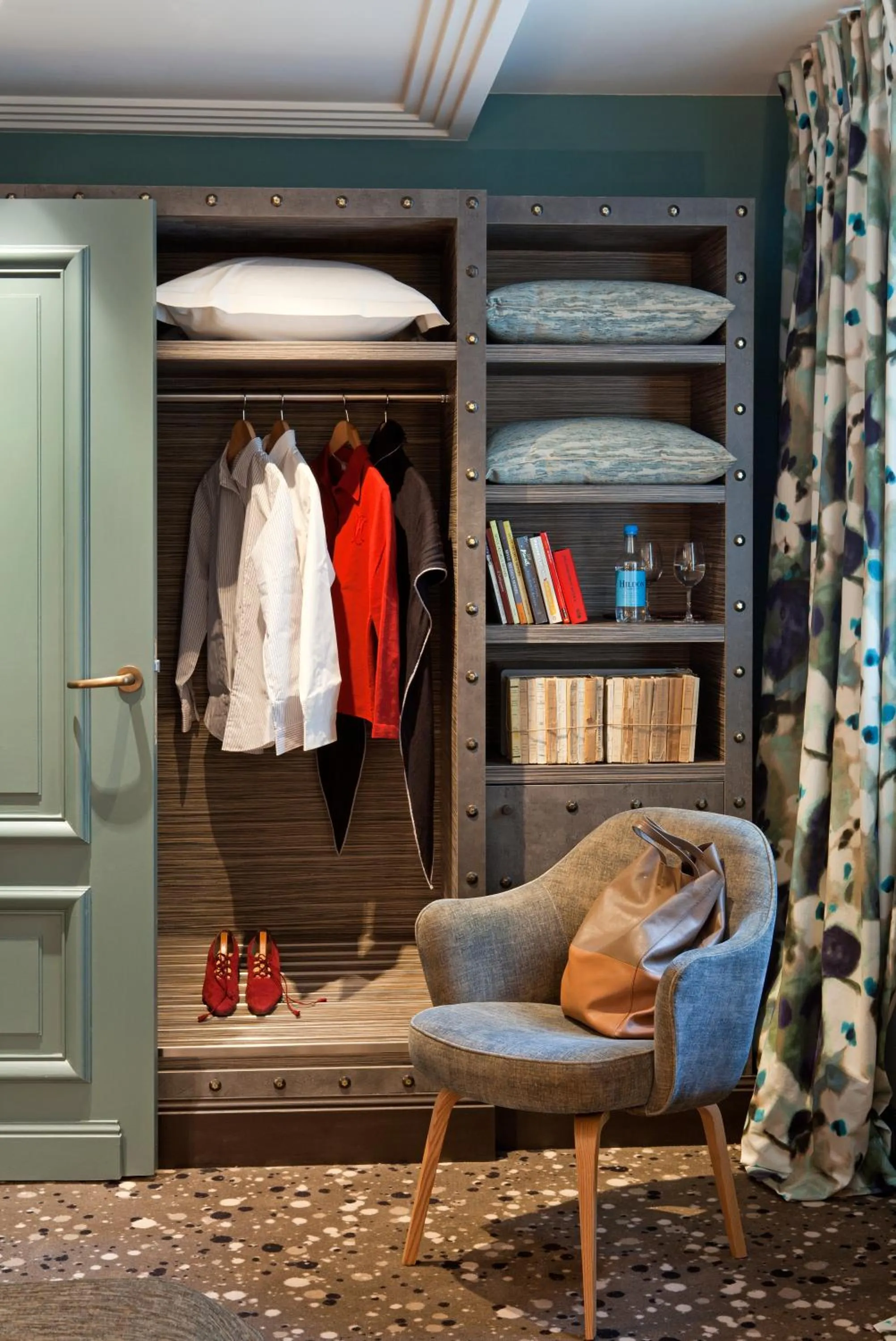 Decorative detail in Hôtel Thérèse