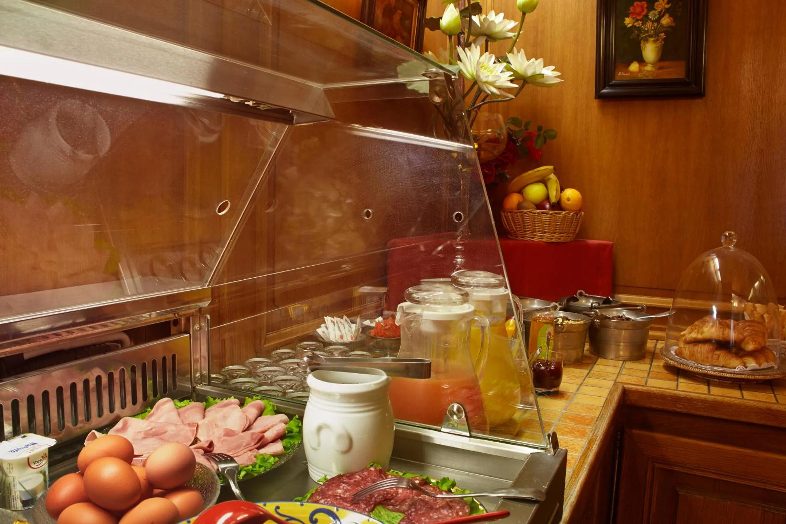 Buffet breakfast in Grand Hôtel Dechampaigne