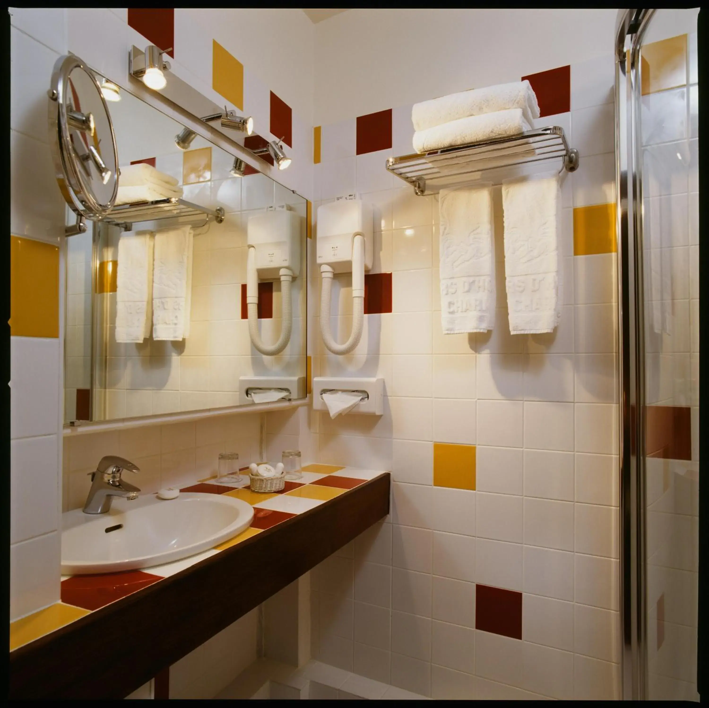 Triple Room with Courtyard View in Grand Hôtel Dechampaigne Triple Room with Courtyard View in Grand Hôtel Dechampaigne