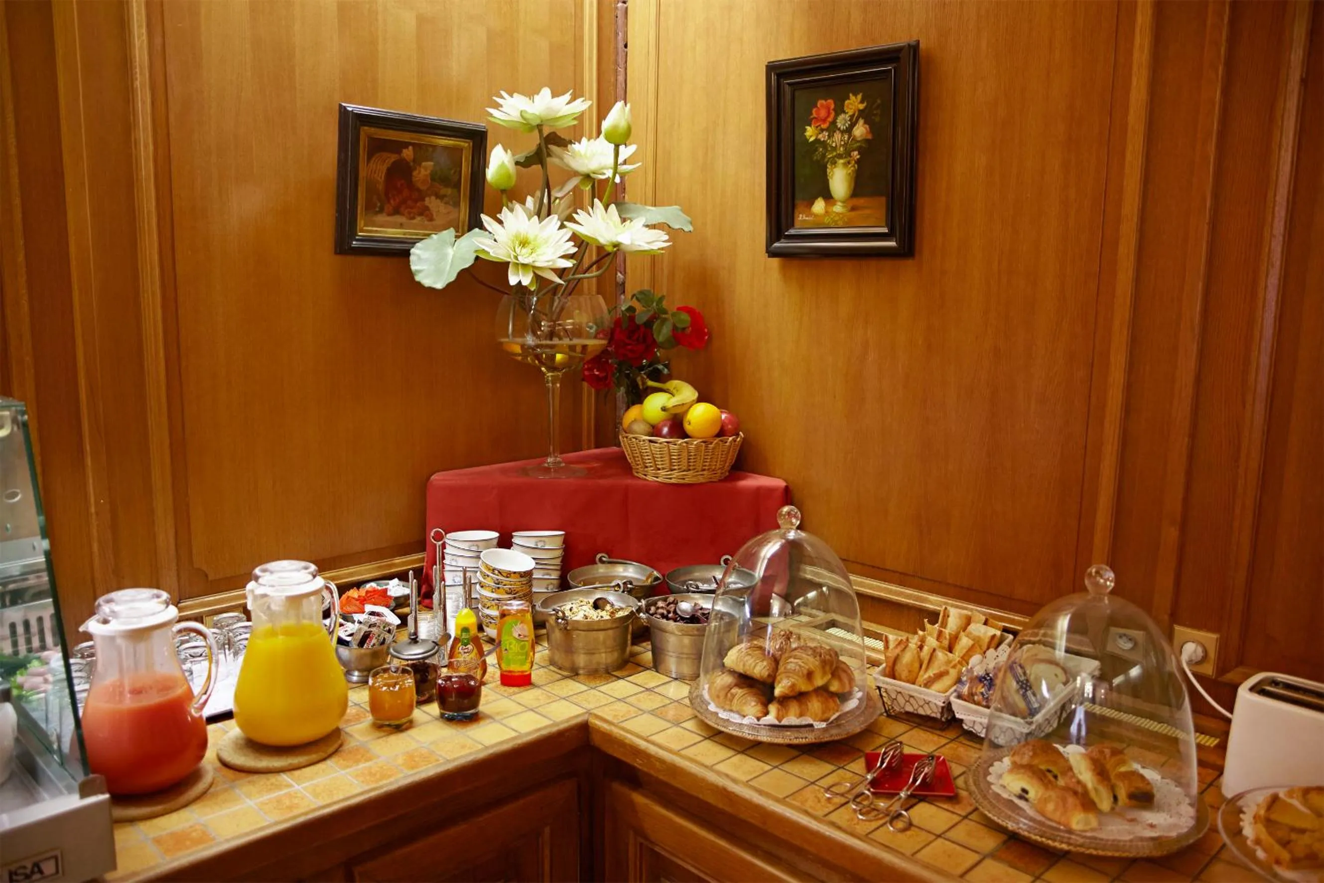 Restaurant/places to eat in Grand Hôtel Dechampaigne