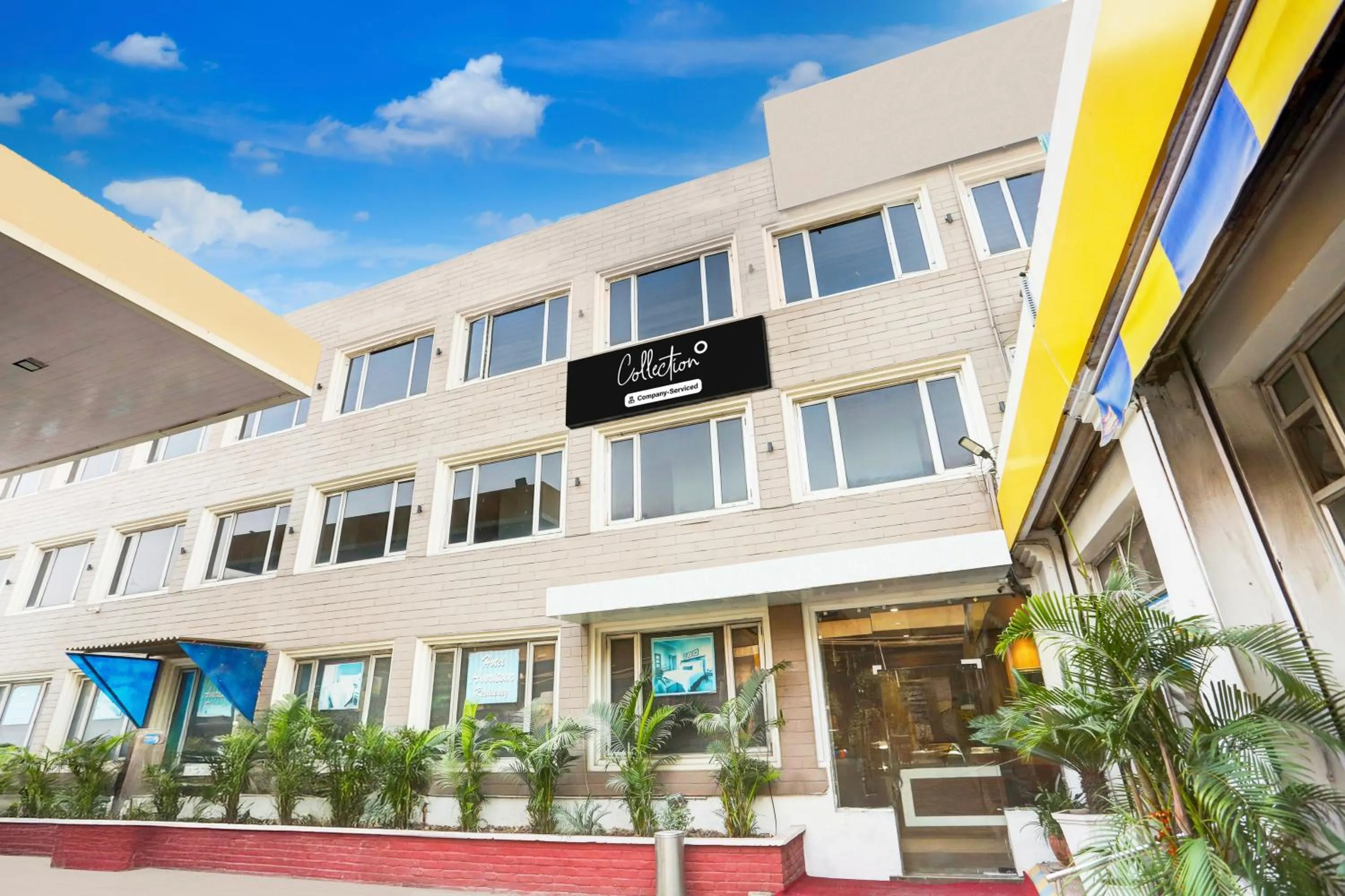 Facade/entrance in Super Collection O Amritsar Near Bus Stand