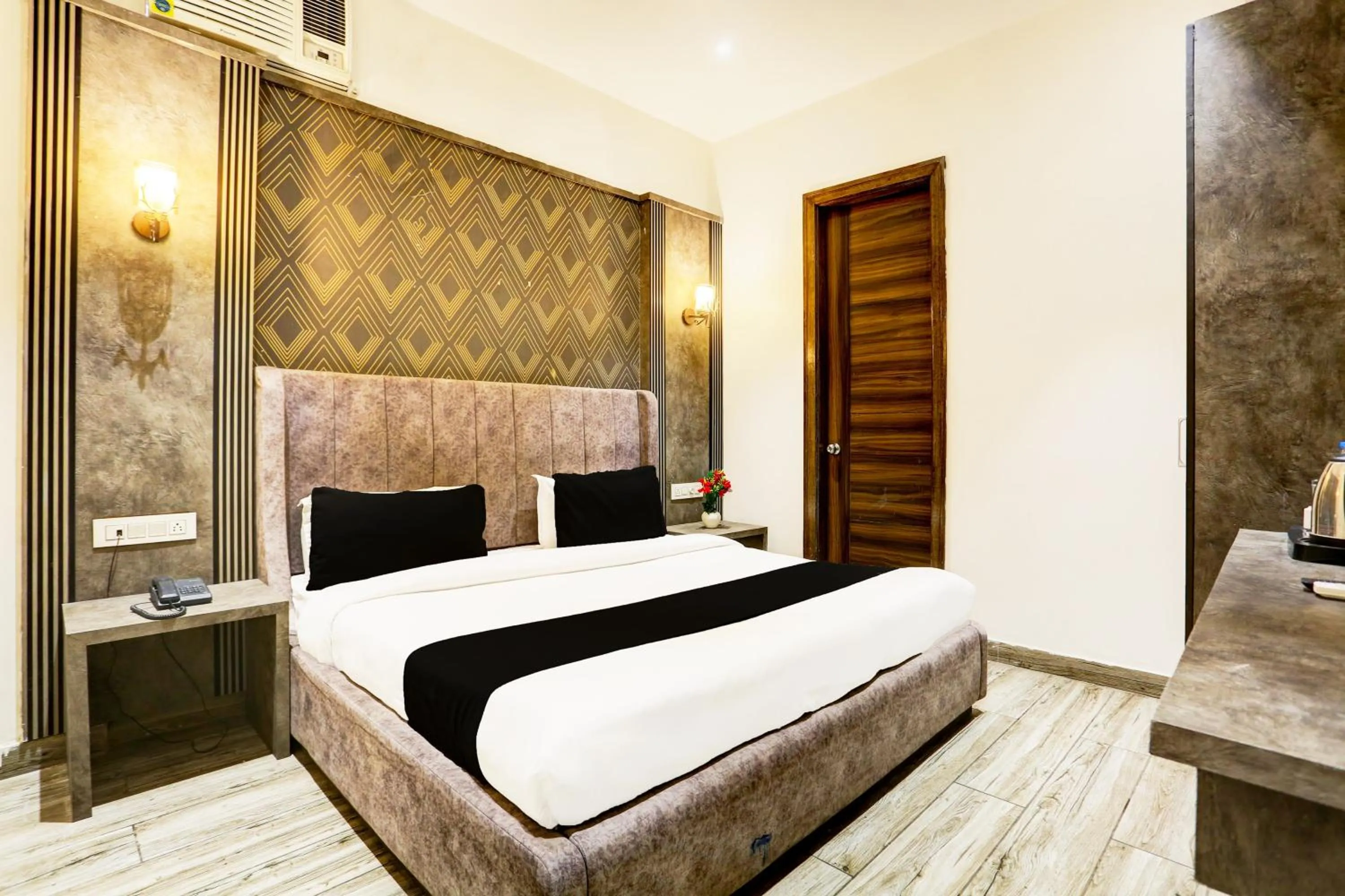 Bedroom, Bed in Super Collection O Amritsar Near Bus Stand