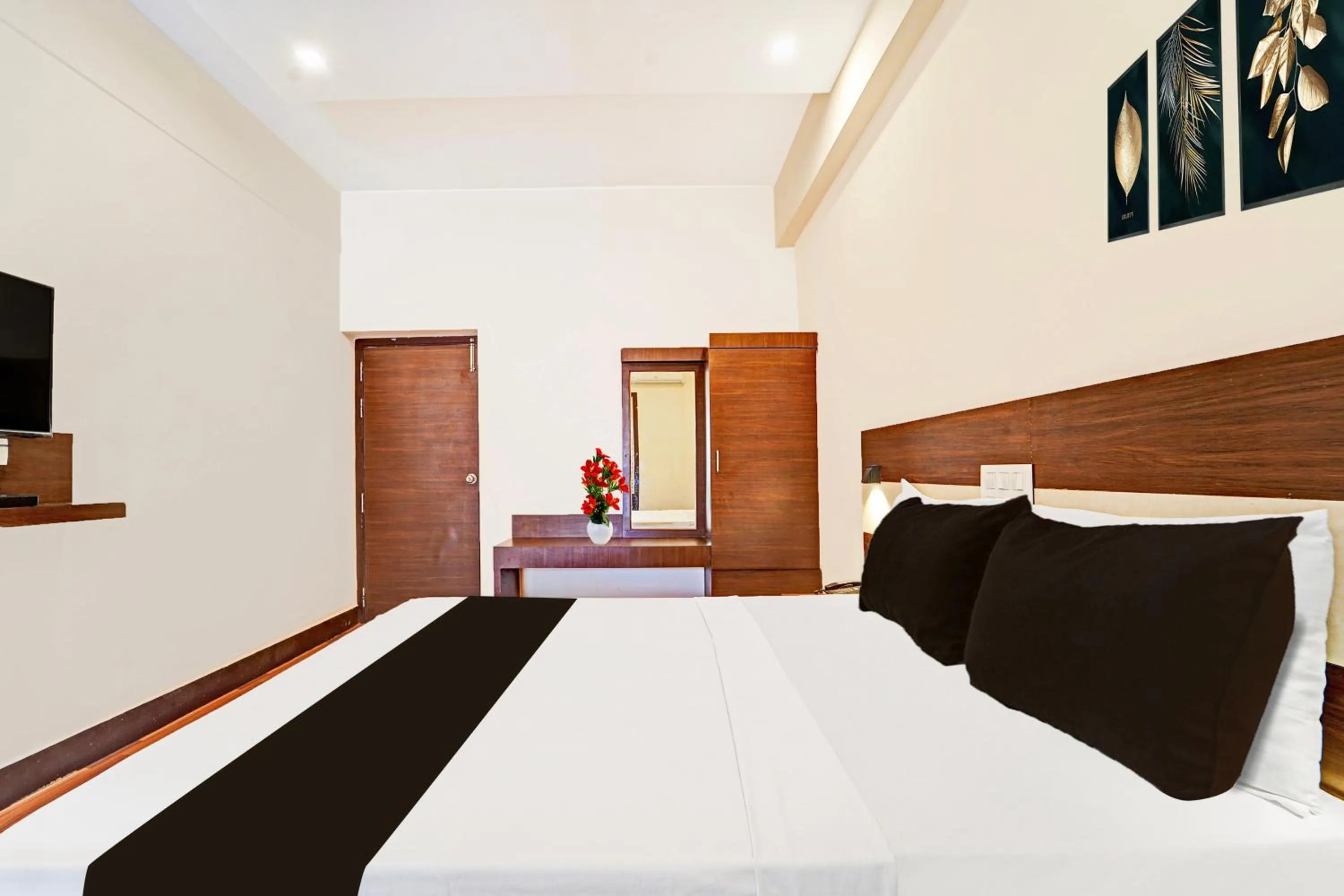 Bedroom, Bed in Super Collection O Gandhipuram