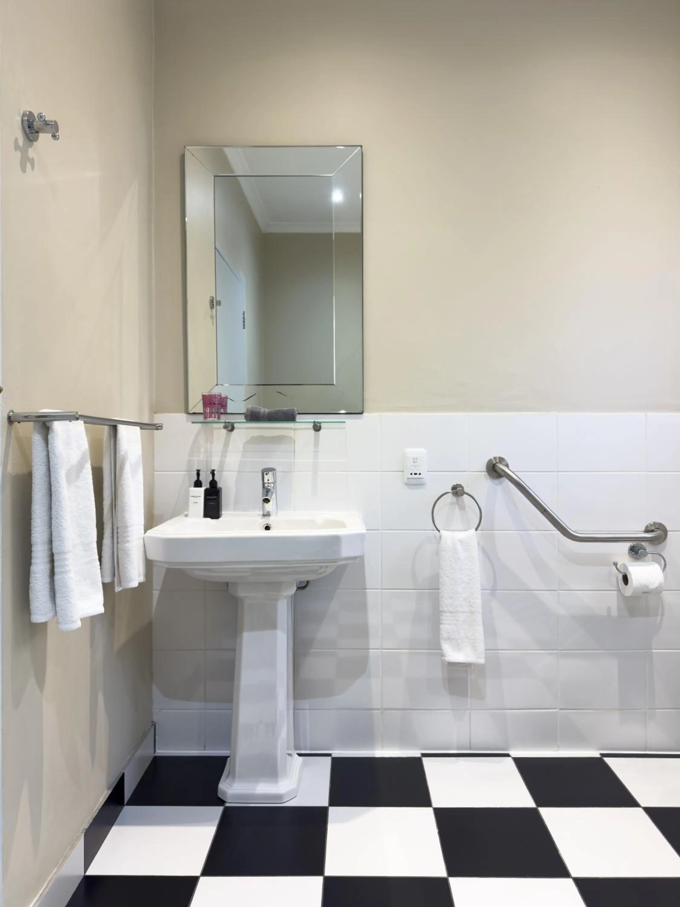 Public Bath in Baruch Guesthouse on Lovell