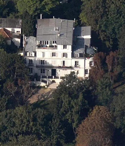 Facade/entrance in Chambre Eugénie