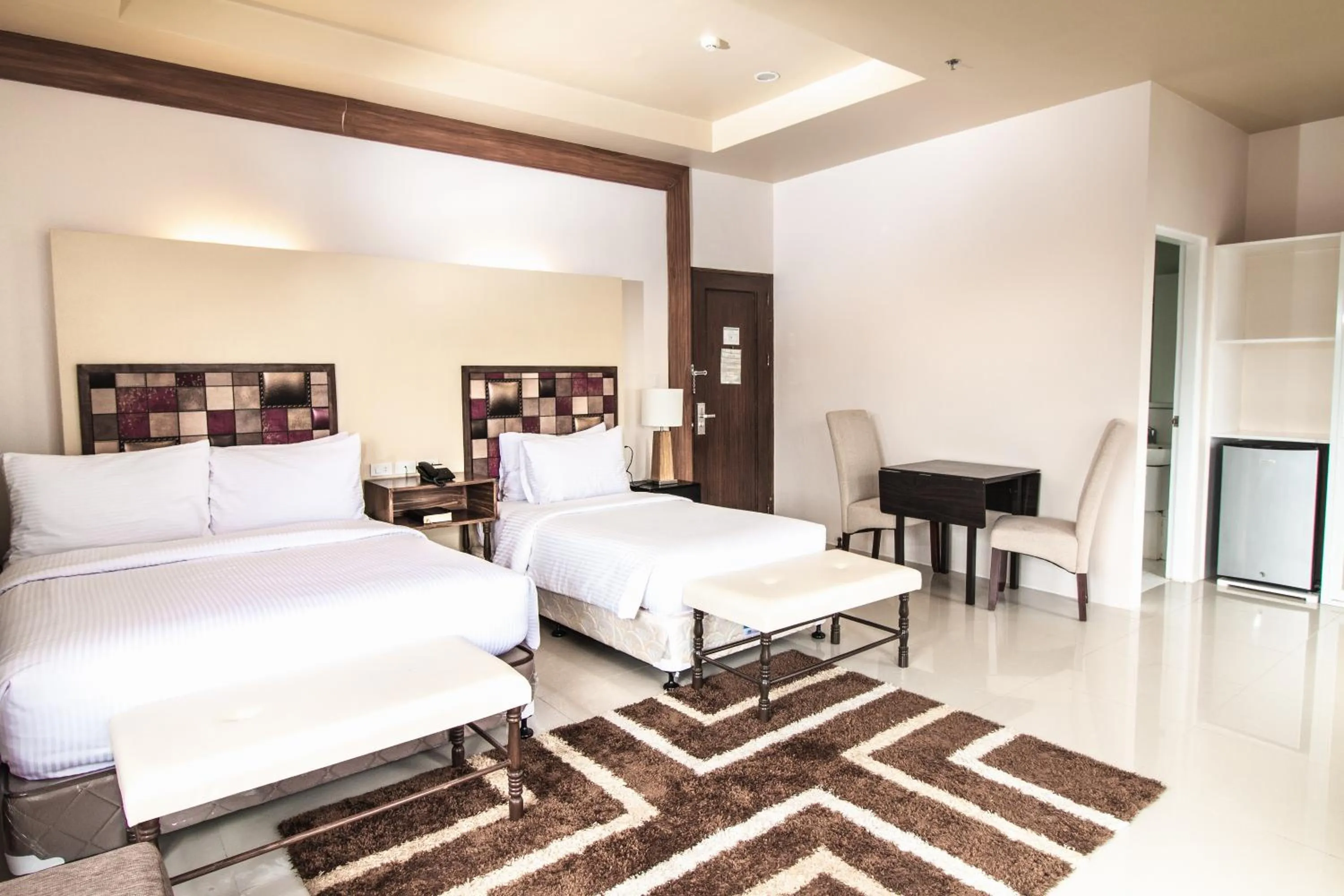 Bedroom, Bed in Sierra Hotel