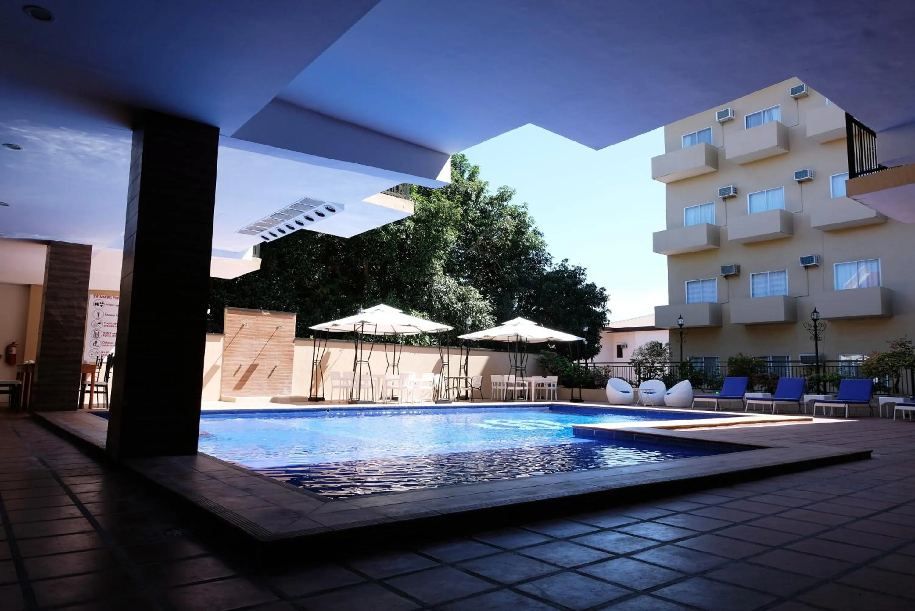 Swimming pool in Sierra Hotel