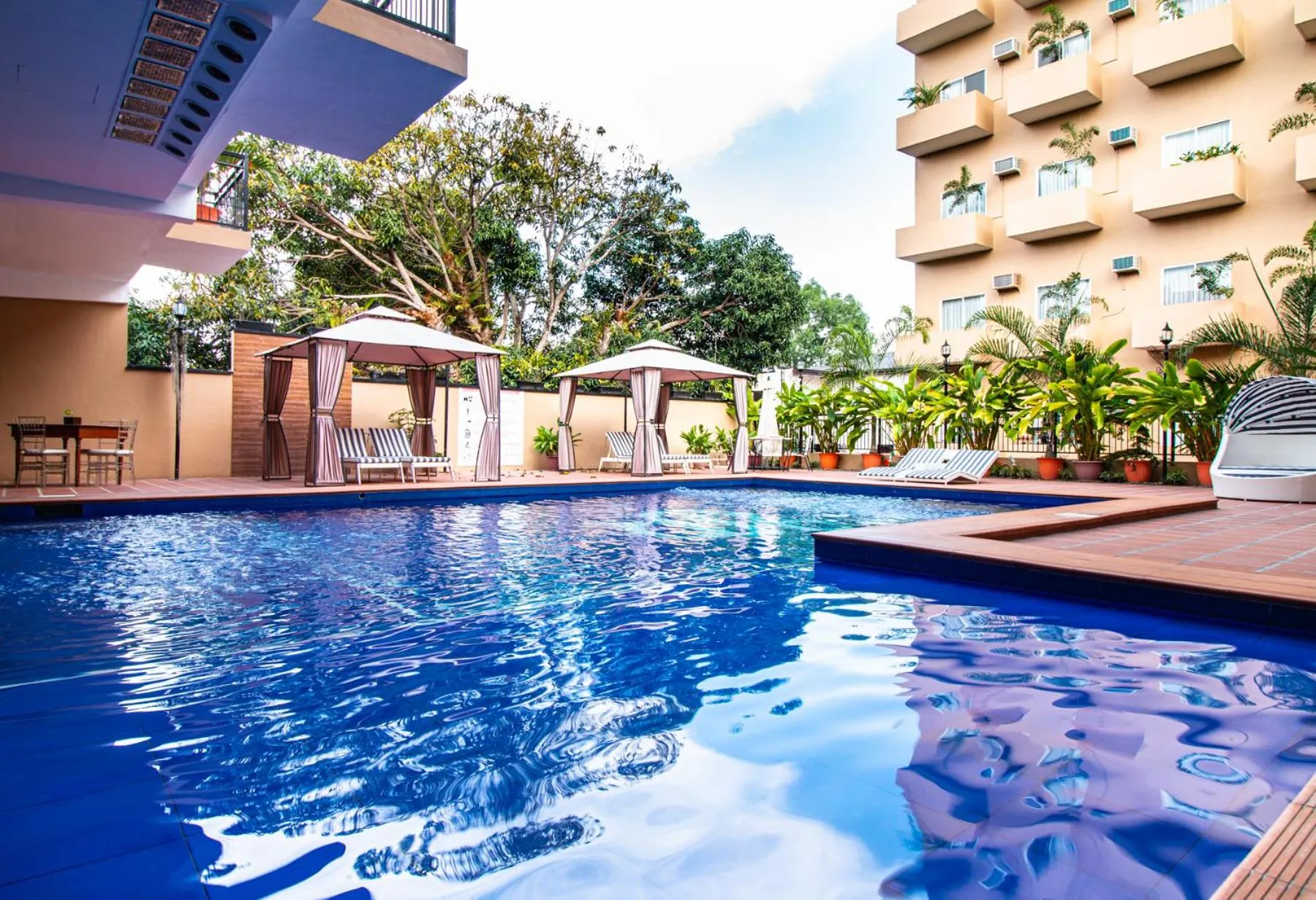 Swimming pool in Sierra Hotel