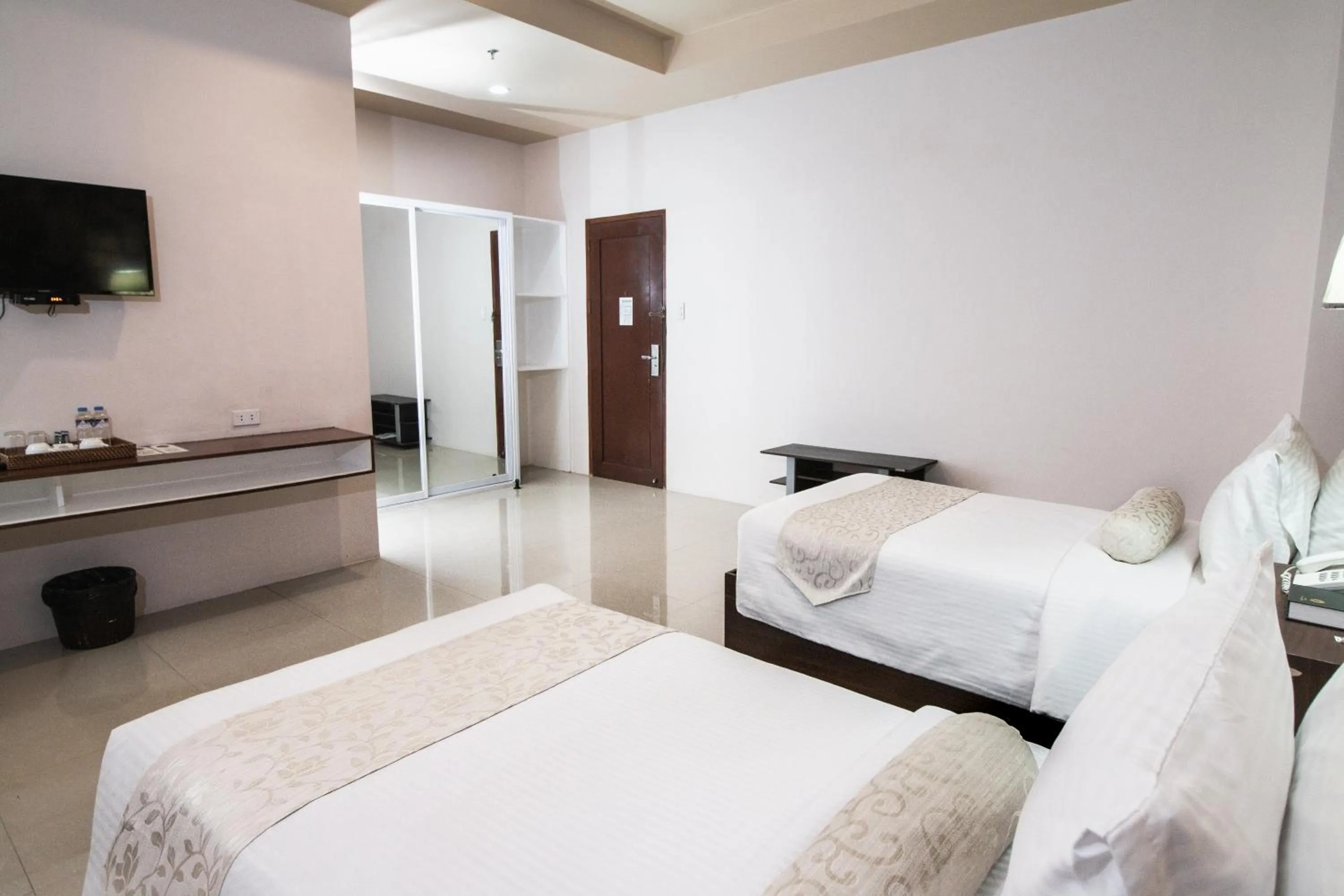 TV and multimedia, Bed in Sierra Hotel