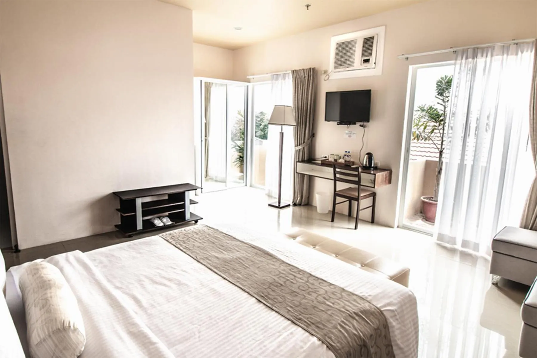 Bedroom, Bed in Sierra Hotel