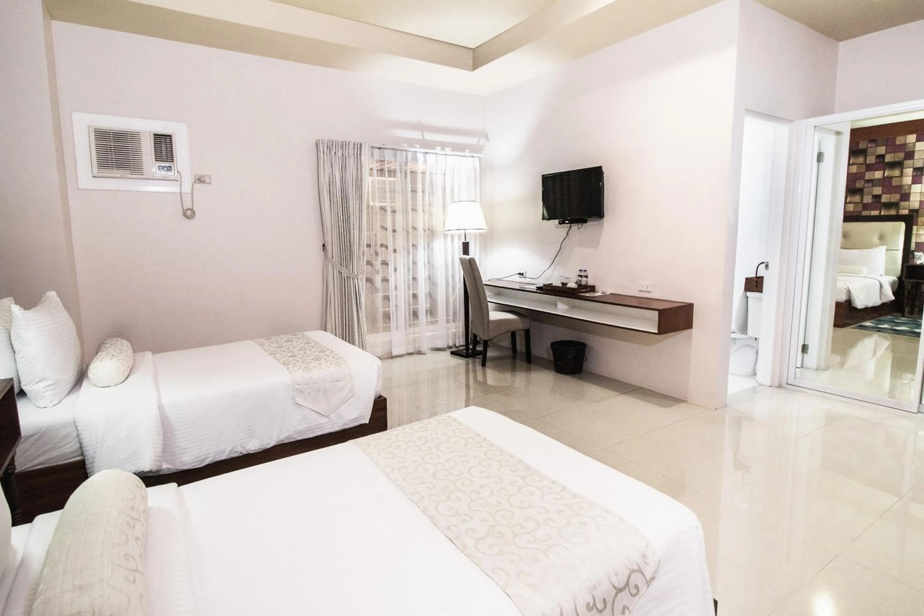 TV and multimedia, Bed in Sierra Hotel